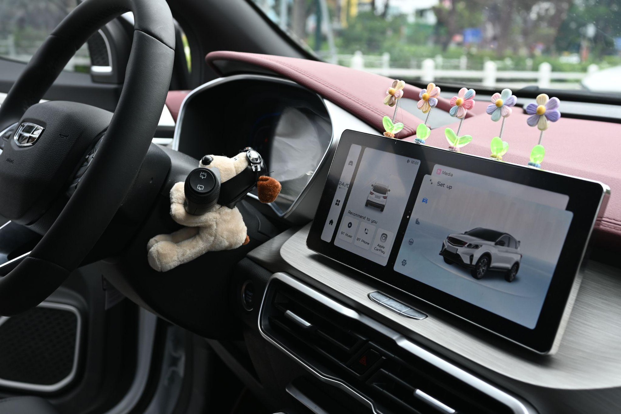 23 tuổi tự “tậu” xe: Cô giáo gen Z chia sẻ vì sao Coolray hoàn toàn hợp với phụ nữ lái lần đầu- Ảnh 5. 23 tuổi tự “tậu” xe: Cô giáo gen Z chia sẻ vì sao Coolray hoàn toàn hợp với phụ nữ lái lần đầu- Ảnh 5.