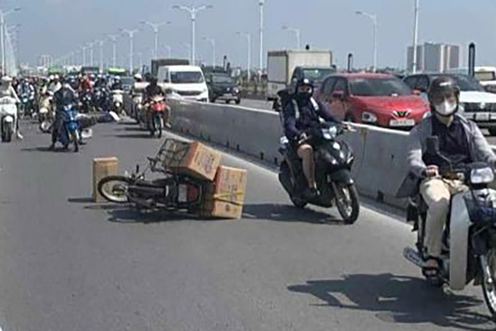 Thực hư thông tin tài xế nhảy cầu Vĩnh Tuy sau vụ va chạm giao thông khiến cô gái tử vong- Ảnh 1.