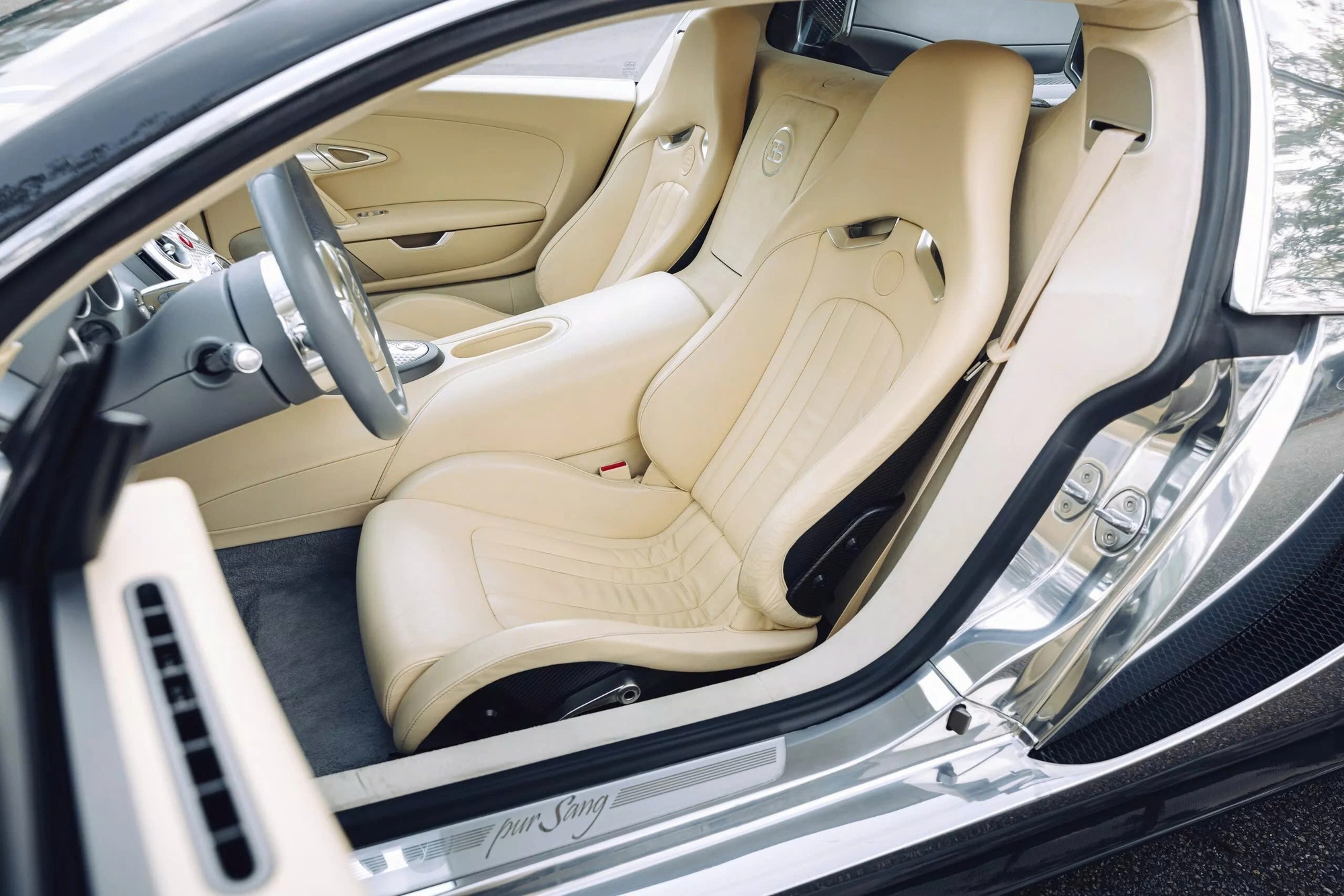 Đỉnh cao như Bugatti Veyron: Xe cũ không màu sơn, đã 18 năm tuổi vẫn có thể bán lại với giá quy đổi 60 tỷ đồng- Ảnh 13.