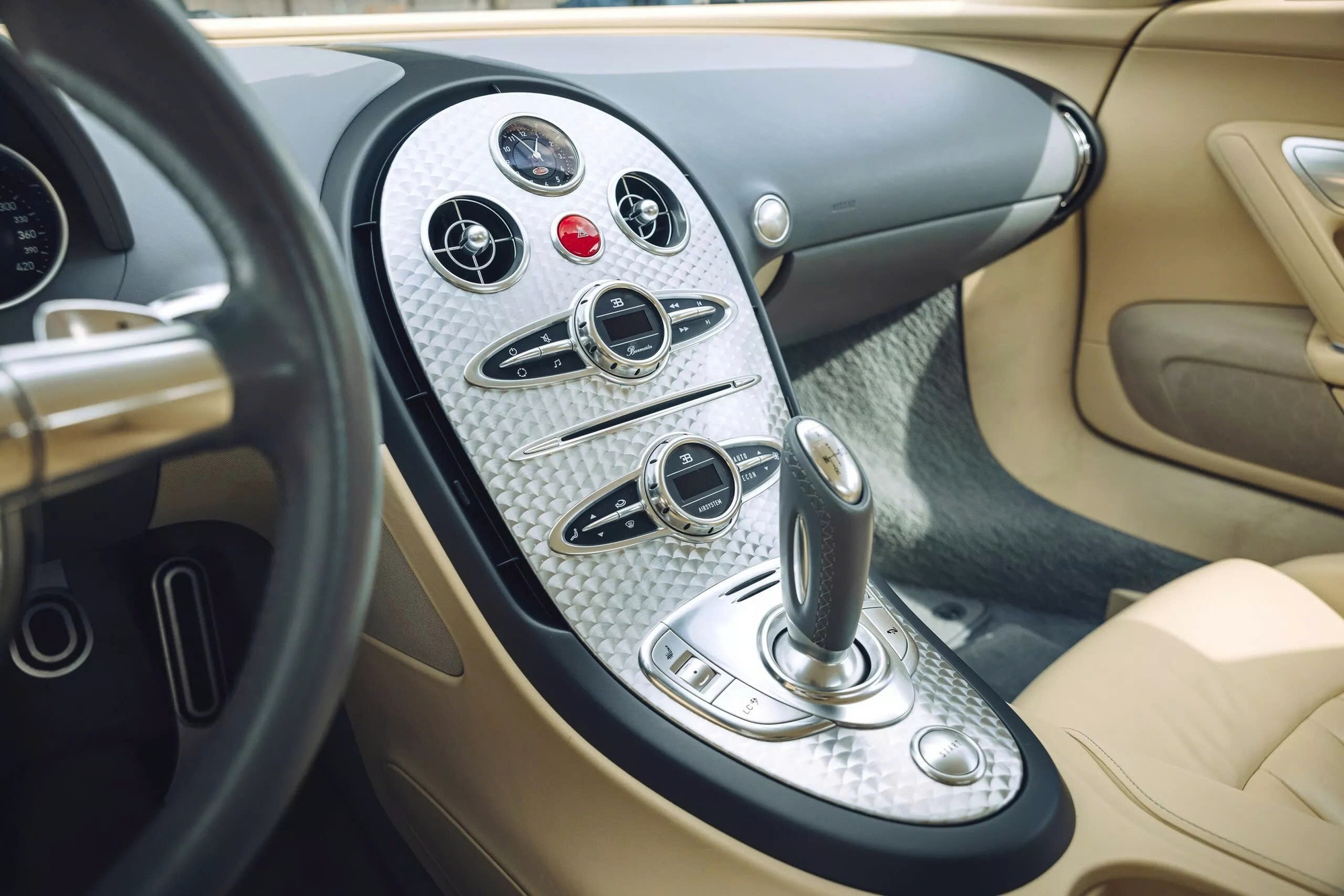 Đỉnh cao như Bugatti Veyron: Xe cũ không màu sơn, đã 18 năm tuổi vẫn có thể bán lại với giá quy đổi 60 tỷ đồng- Ảnh 14.