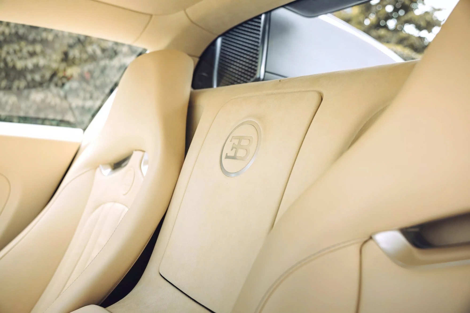 Đỉnh cao như Bugatti Veyron: Xe cũ không màu sơn, đã 18 năm tuổi vẫn có thể bán lại với giá quy đổi 60 tỷ đồng- Ảnh 17.