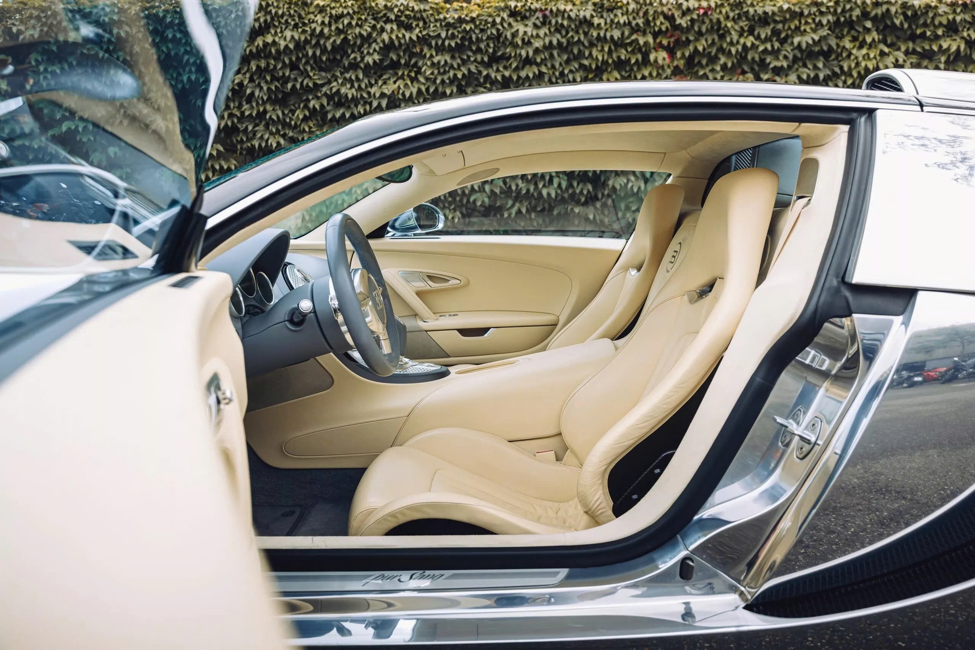 Đỉnh cao như Bugatti Veyron: Xe cũ không màu sơn, đã 18 năm tuổi vẫn có thể bán lại với giá quy đổi 60 tỷ đồng- Ảnh 12.