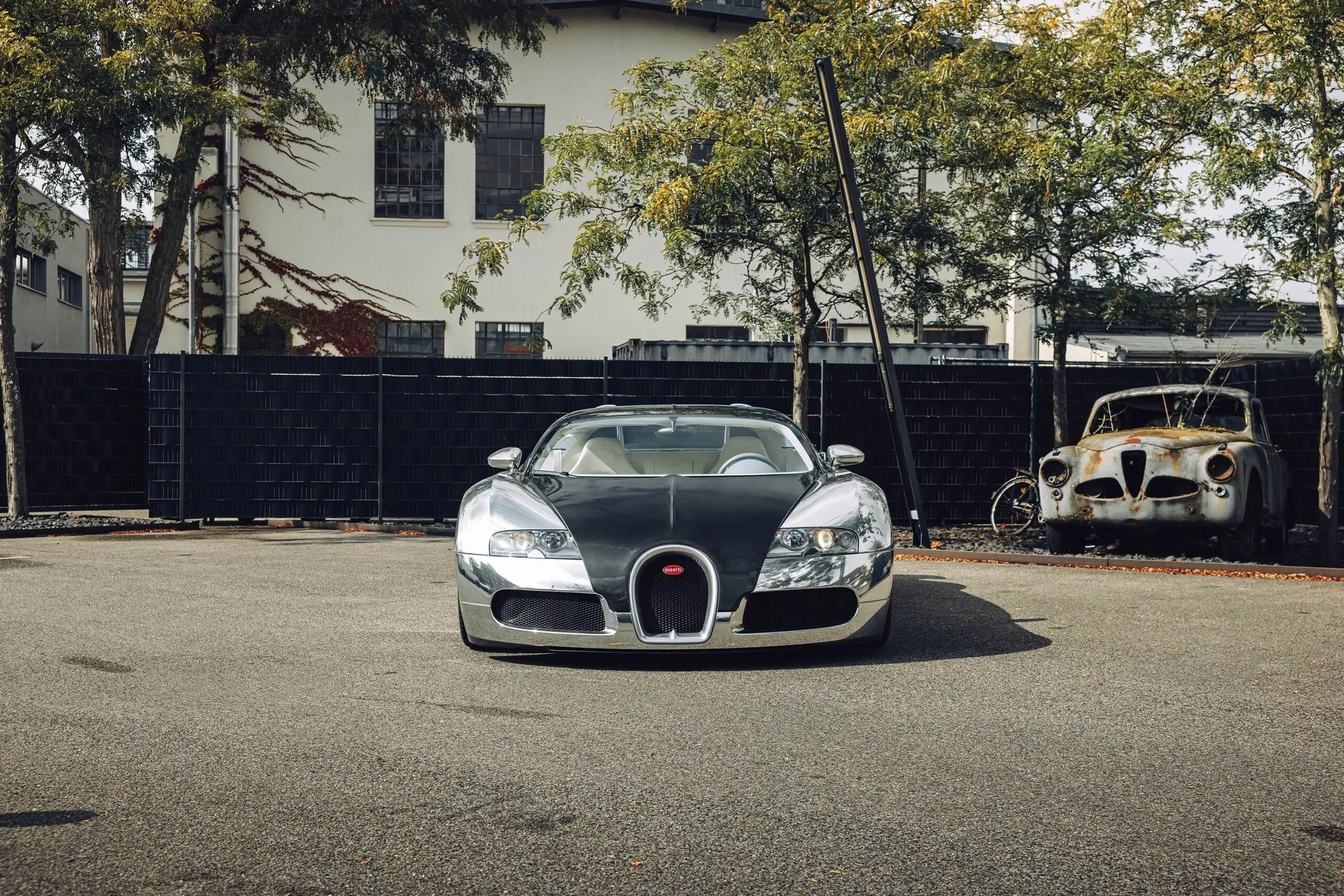 Đỉnh cao như Bugatti Veyron: Xe cũ không màu sơn, đã 18 năm tuổi vẫn có thể bán lại với giá quy đổi 60 tỷ đồng- Ảnh 4.