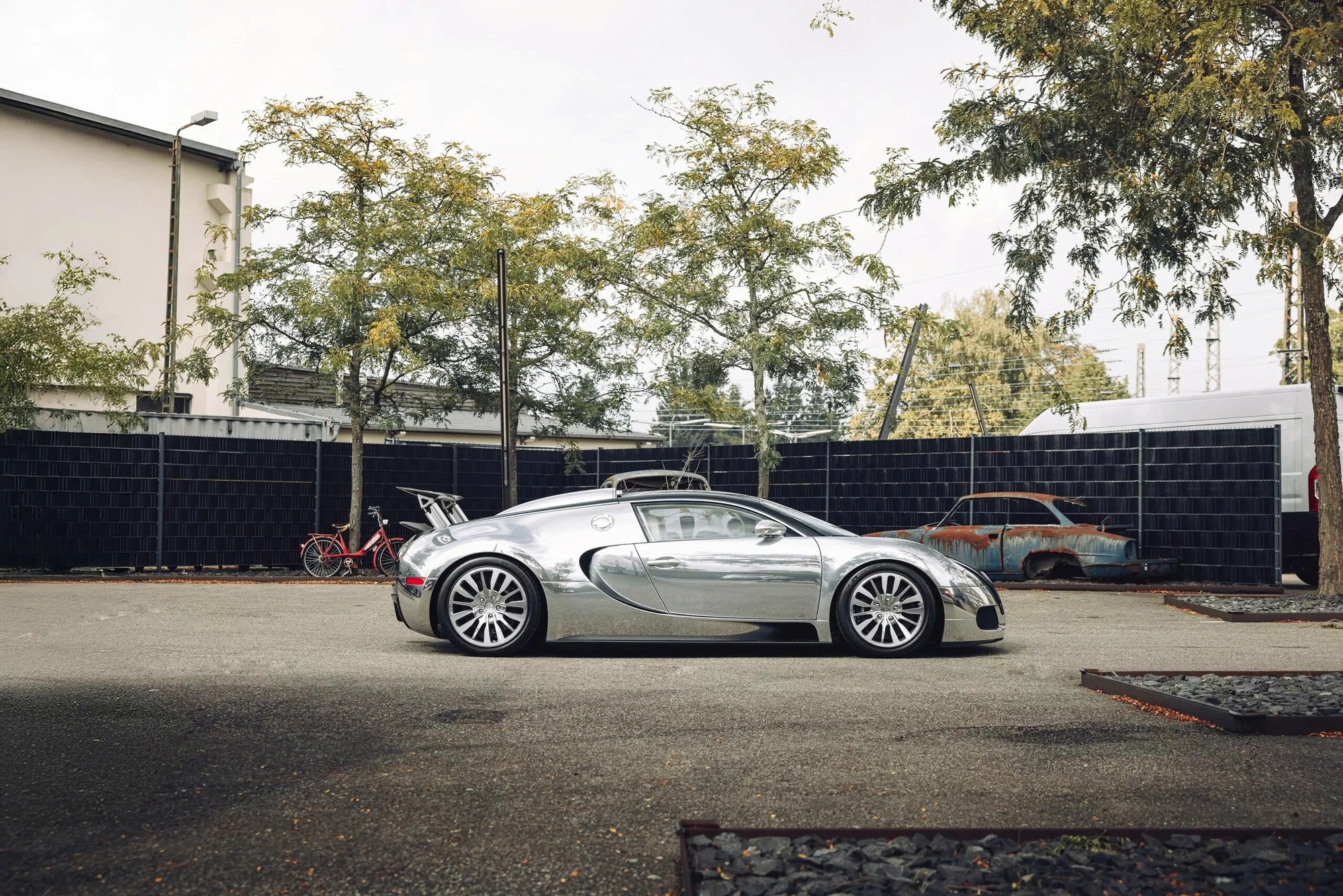 Đỉnh cao như Bugatti Veyron: Xe cũ không màu sơn, đã 18 năm tuổi vẫn có thể bán lại với giá quy đổi 60 tỷ đồng- Ảnh 5.