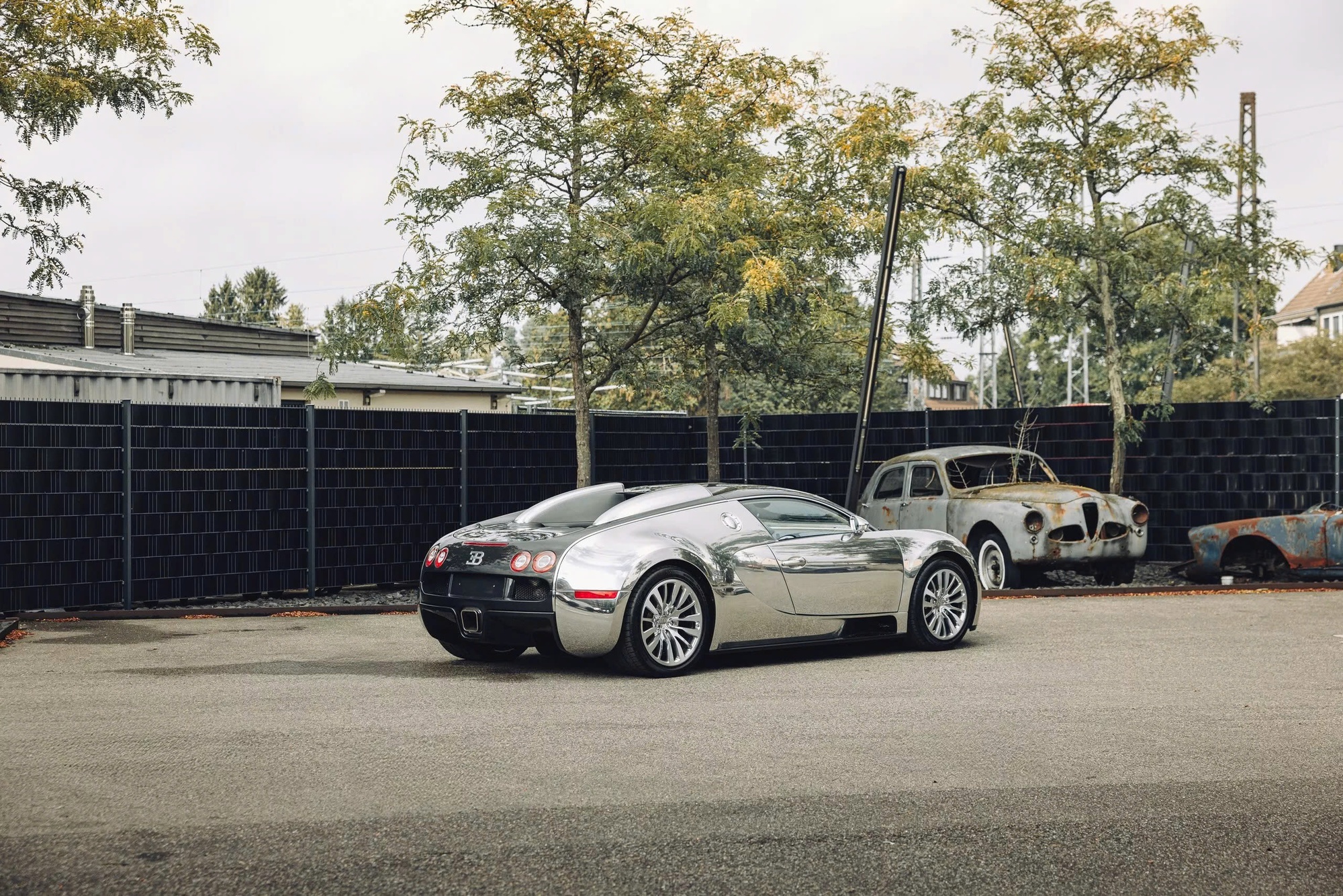 Đỉnh cao như Bugatti Veyron: Xe cũ không màu sơn, đã 18 năm tuổi vẫn có thể bán lại với giá quy đổi 60 tỷ đồng- Ảnh 6.