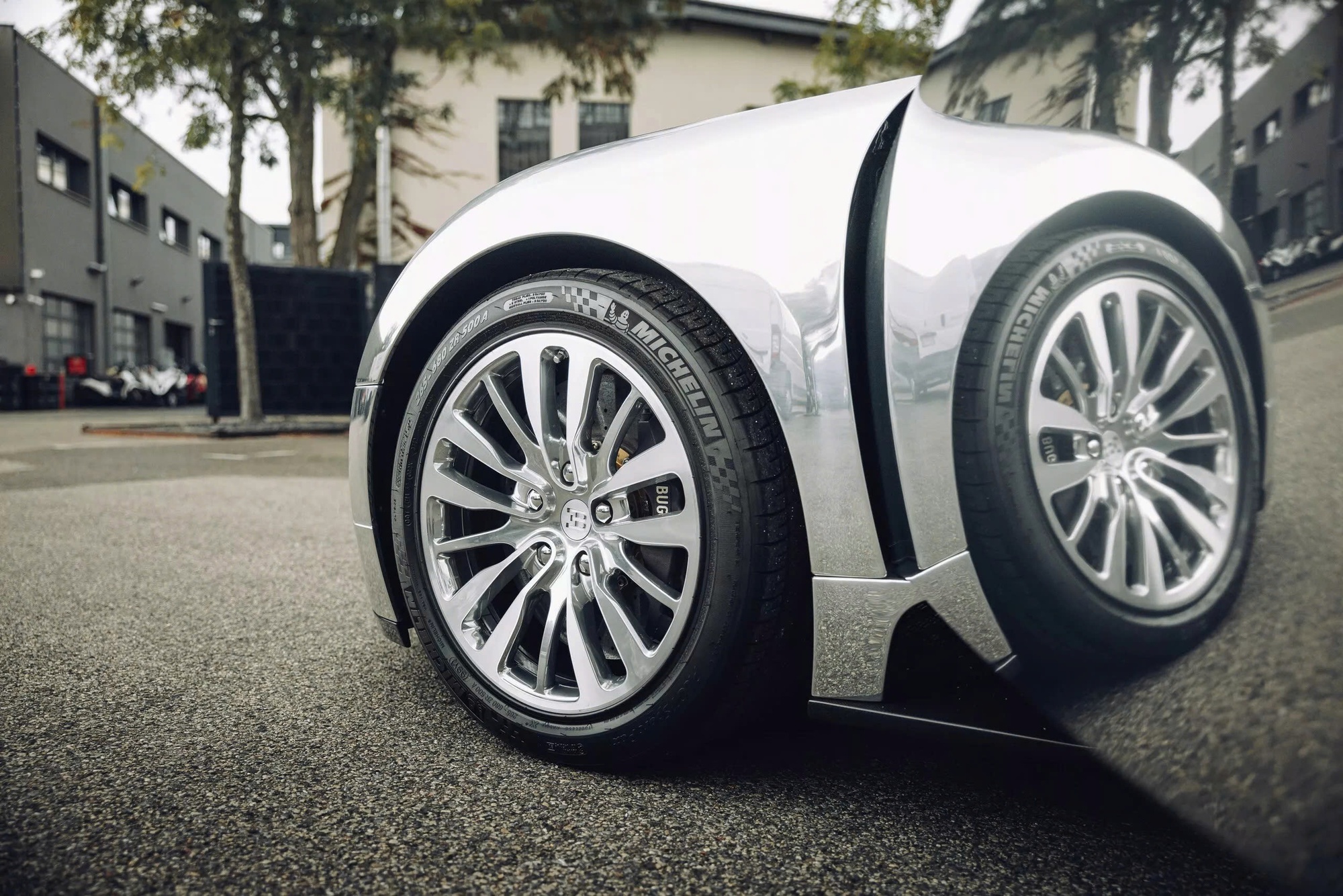 Đỉnh cao như Bugatti Veyron: Xe cũ không màu sơn, đã 18 năm tuổi vẫn có thể bán lại với giá quy đổi 60 tỷ đồng- Ảnh 11.