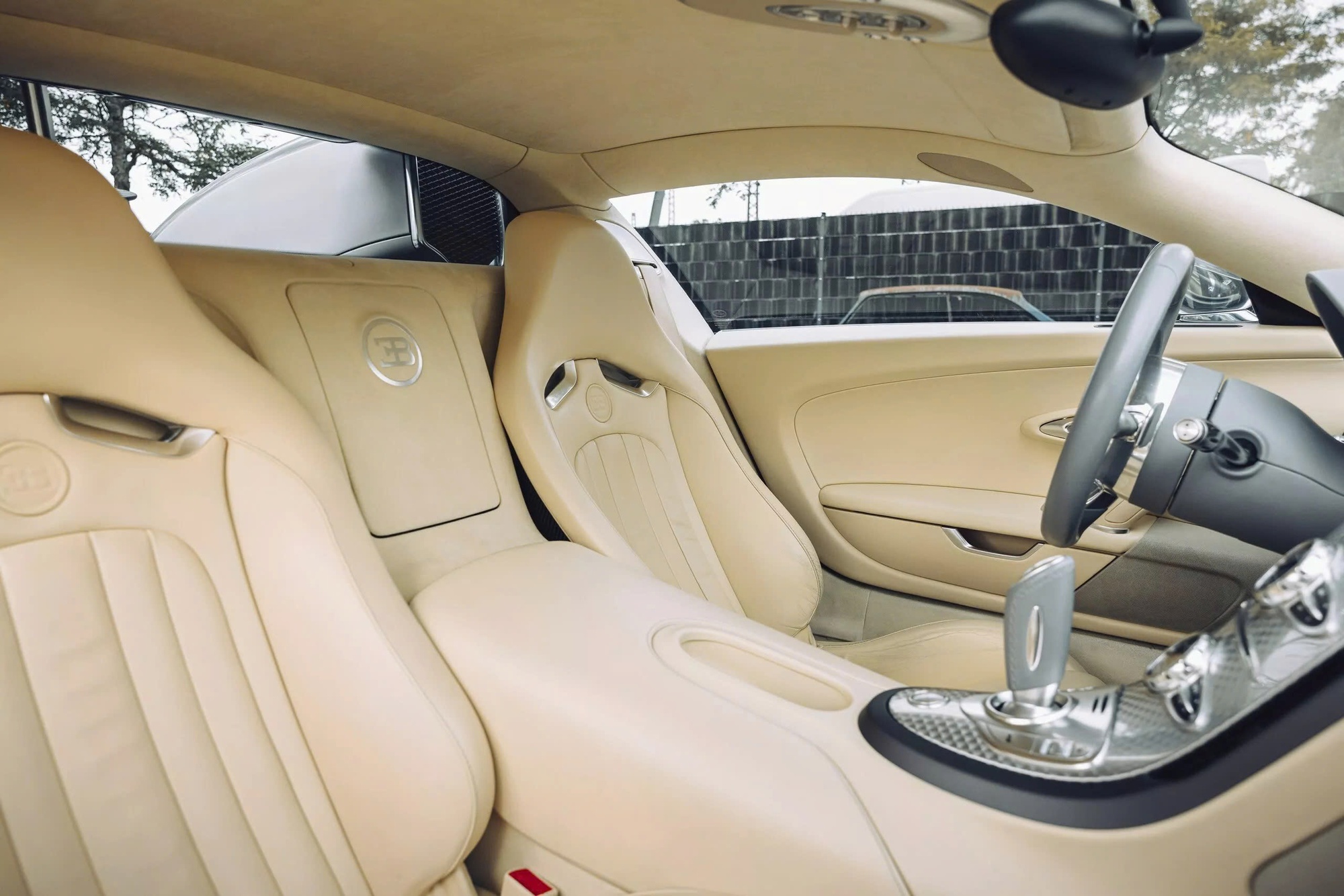 Đỉnh cao như Bugatti Veyron: Xe cũ không màu sơn, đã 18 năm tuổi vẫn có thể bán lại với giá quy đổi 60 tỷ đồng- Ảnh 16.