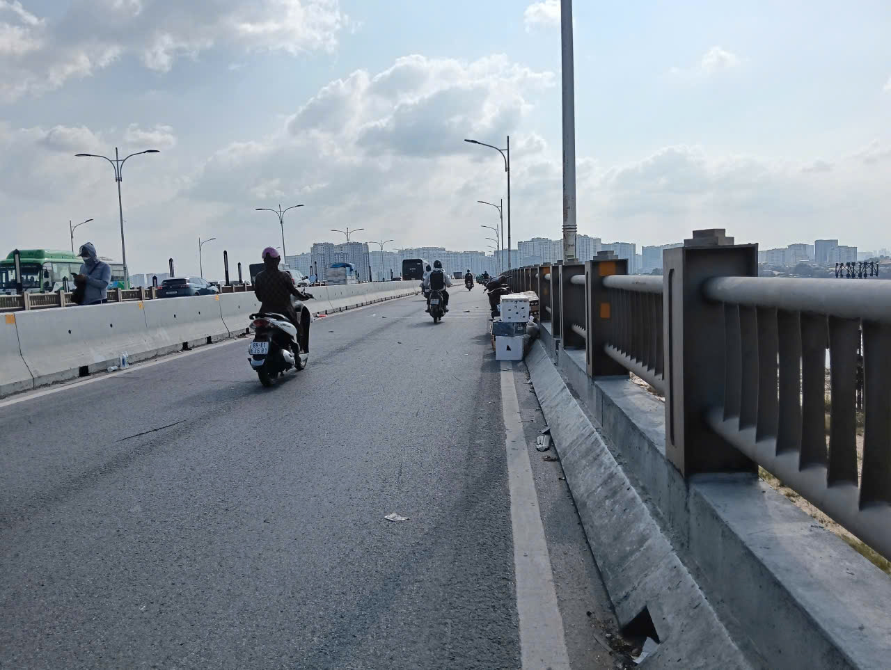 Thực hư thông tin tài xế nhảy cầu Vĩnh Tuy sau vụ va chạm giao thông khiến cô gái tử vong- Ảnh 3.