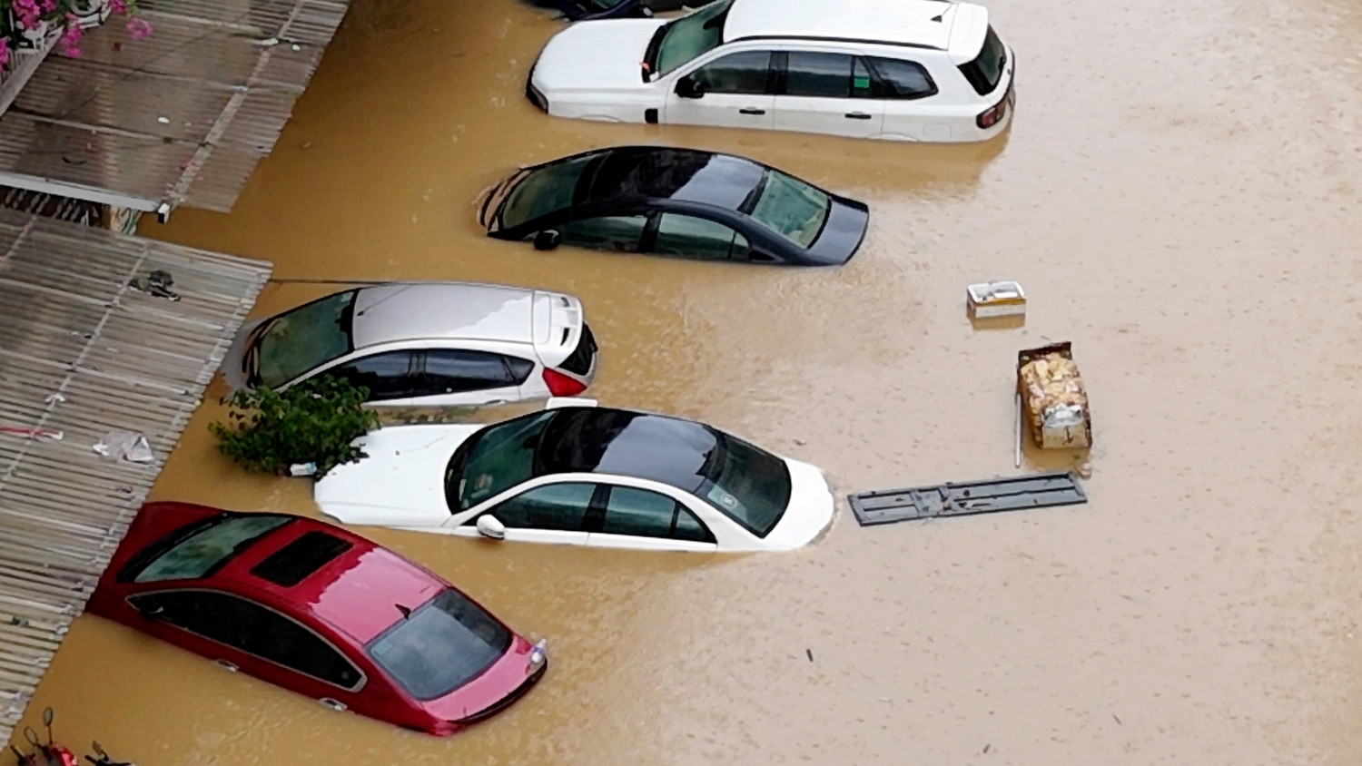 Choáng với hóa đơn 9 chữ số sửa chữa ô tô ngập nước, bằng 90% giá xe mới: Bảo hiểm có bồi thường?- Ảnh 7.