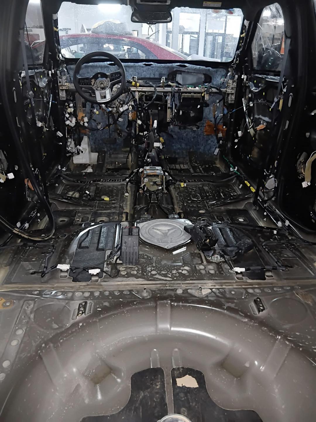 Choáng với hóa đơn 9 chữ số sửa chữa ô tô ngập nước, bằng 90% giá xe mới: Bảo hiểm có bồi thường?- Ảnh 1.