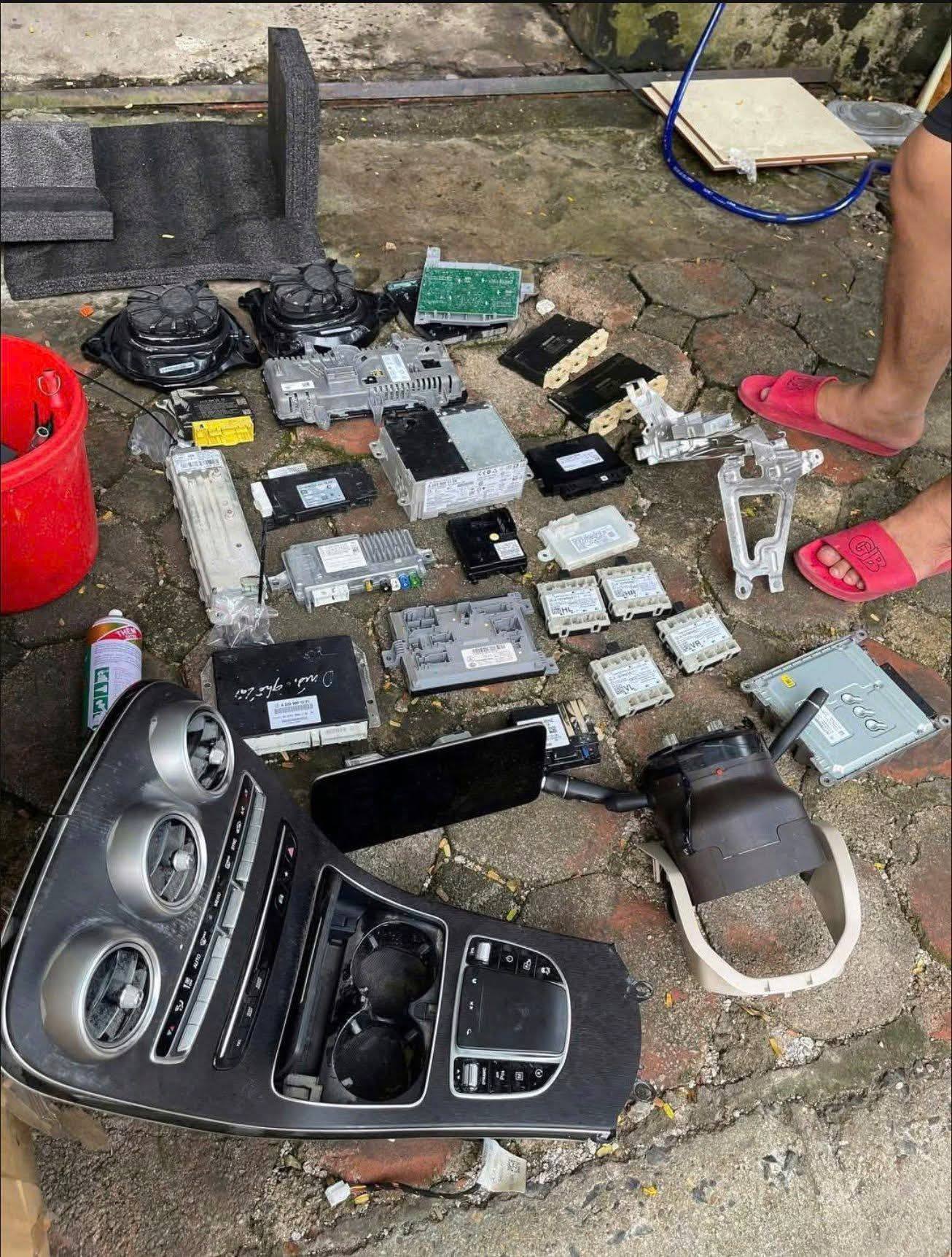 Choáng với hóa đơn 9 chữ số sửa chữa ô tô ngập nước, bằng 90% giá xe mới: Bảo hiểm có bồi thường?- Ảnh 5.