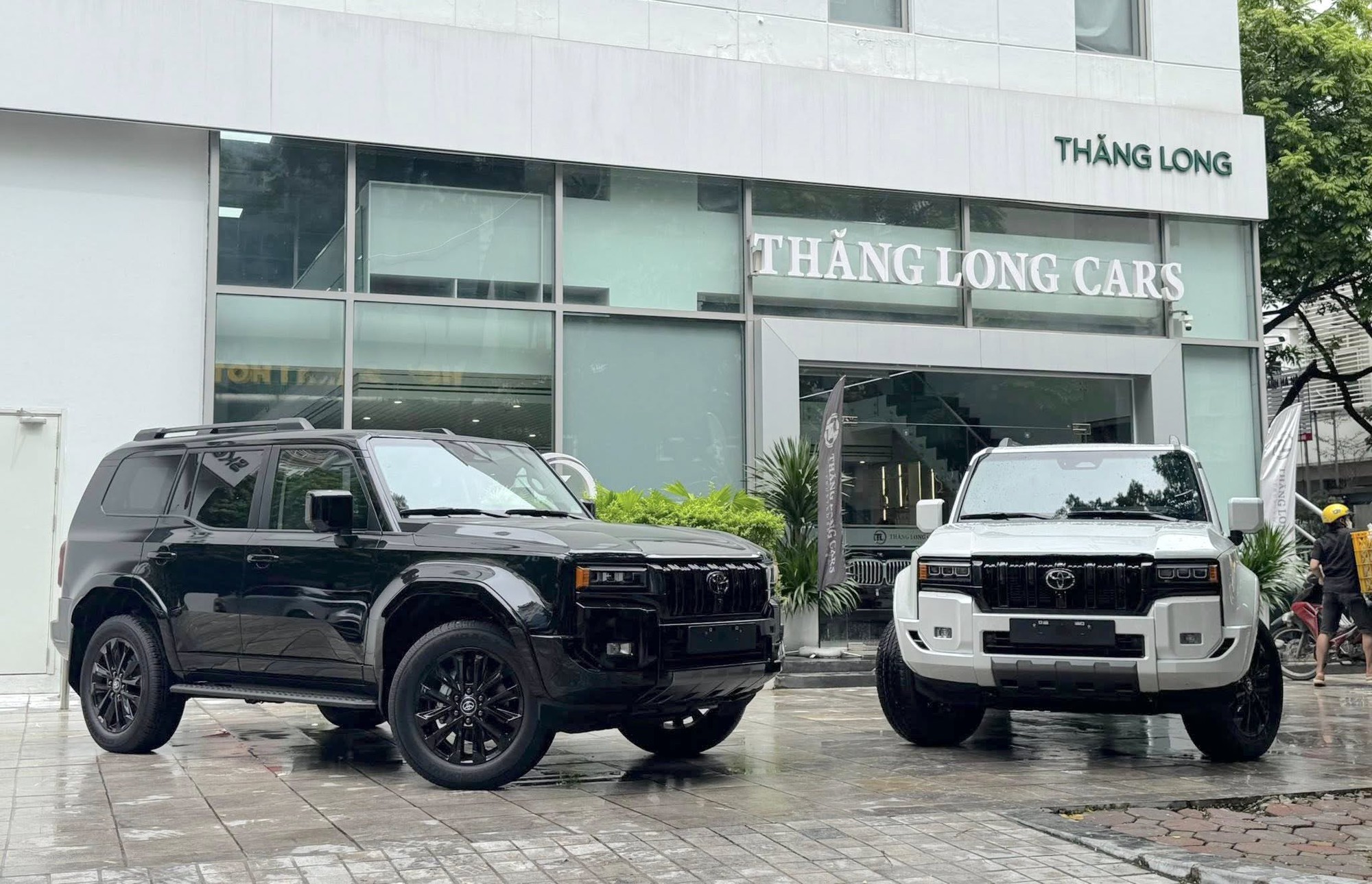 Qua thời ‘kèm lạc’ tới nửa tỷ, Toyota Prado nay giảm giá tại đại lý: Thực tế còn 3,43 tỷ đồng, lý do đến từ một điều dễ hiểu- Ảnh 4. Qua thời ‘kèm lạc’ tới nửa tỷ, Toyota Prado nay giảm giá tại đại lý: Thực tế còn 3,43 tỷ đồng, lý do đến từ một điều dễ hiểu- Ảnh 4.