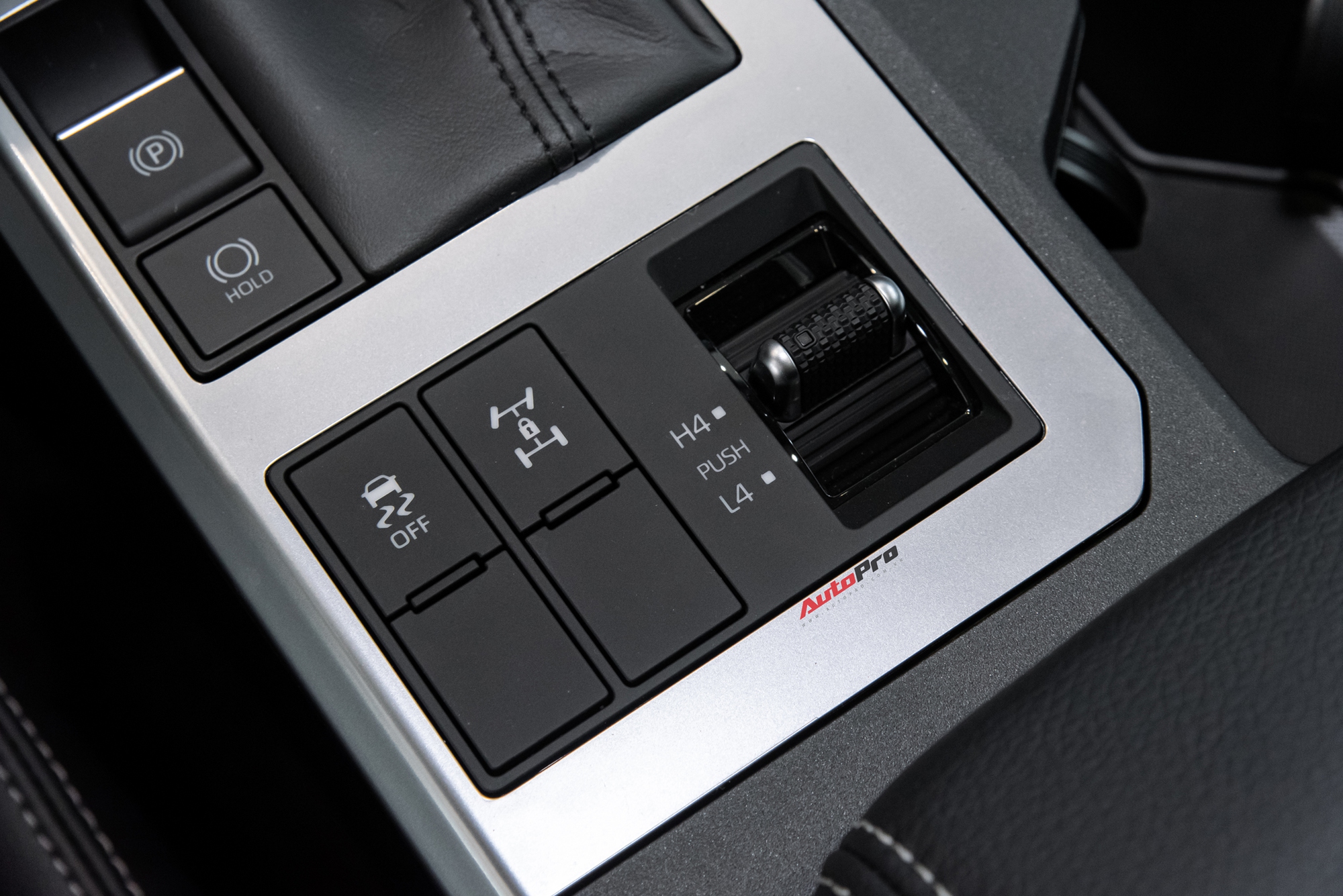 Qua thời ‘kèm lạc’ tới nửa tỷ, Toyota Prado nay giảm giá tại đại lý: Thực tế còn 3,43 tỷ đồng, lý do đến từ một điều dễ hiểu- Ảnh 21. Qua thời ‘kèm lạc’ tới nửa tỷ, Toyota Prado nay giảm giá tại đại lý: Thực tế còn 3,43 tỷ đồng, lý do đến từ một điều dễ hiểu- Ảnh 21.