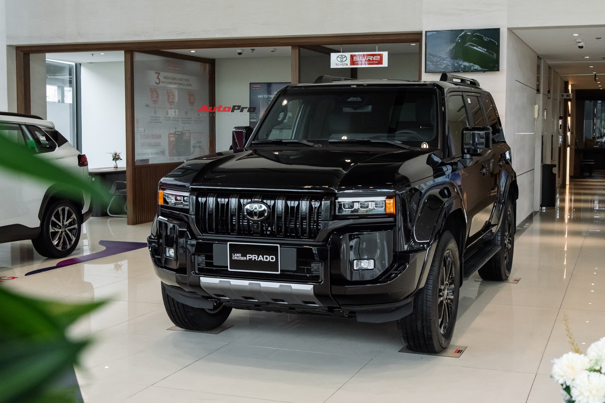 Qua thời ‘kèm lạc’ tới nửa tỷ, Toyota Prado nay giảm giá tại đại lý: Thực tế còn 3,43 tỷ đồng, lý do đến từ một điều dễ hiểu- Ảnh 7. Qua thời ‘kèm lạc’ tới nửa tỷ, Toyota Prado nay giảm giá tại đại lý: Thực tế còn 3,43 tỷ đồng, lý do đến từ một điều dễ hiểu- Ảnh 7.