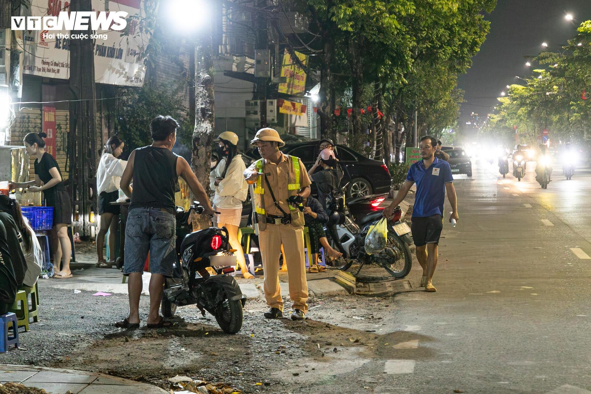 Tài xế vi phạm nồng độ cồn giả vờ mất trí, liên tục nói 'tôi không nhớ gì cả'- Ảnh 10.