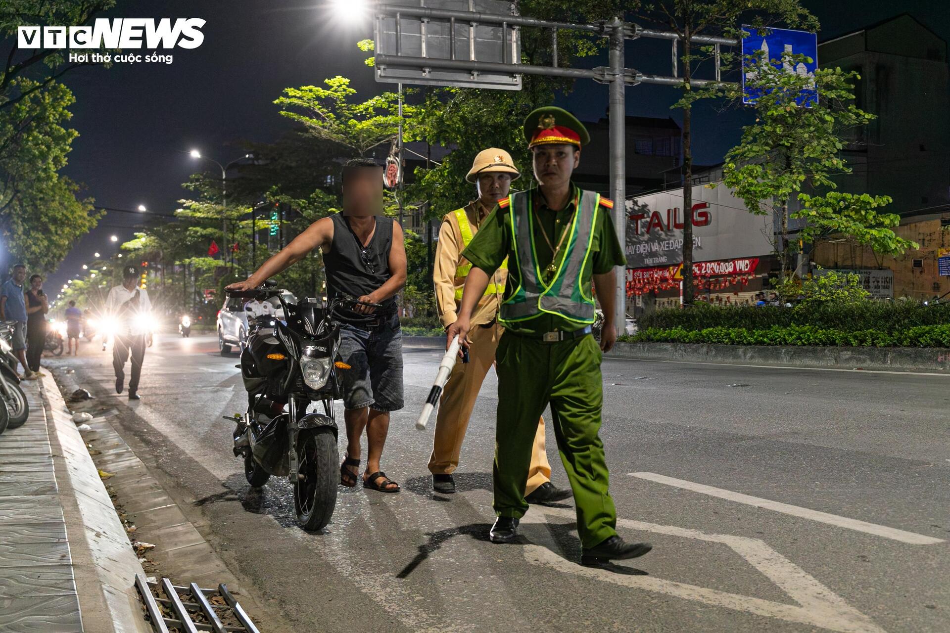 Tài xế vi phạm nồng độ cồn giả vờ mất trí, liên tục nói 'tôi không nhớ gì cả'- Ảnh 11.