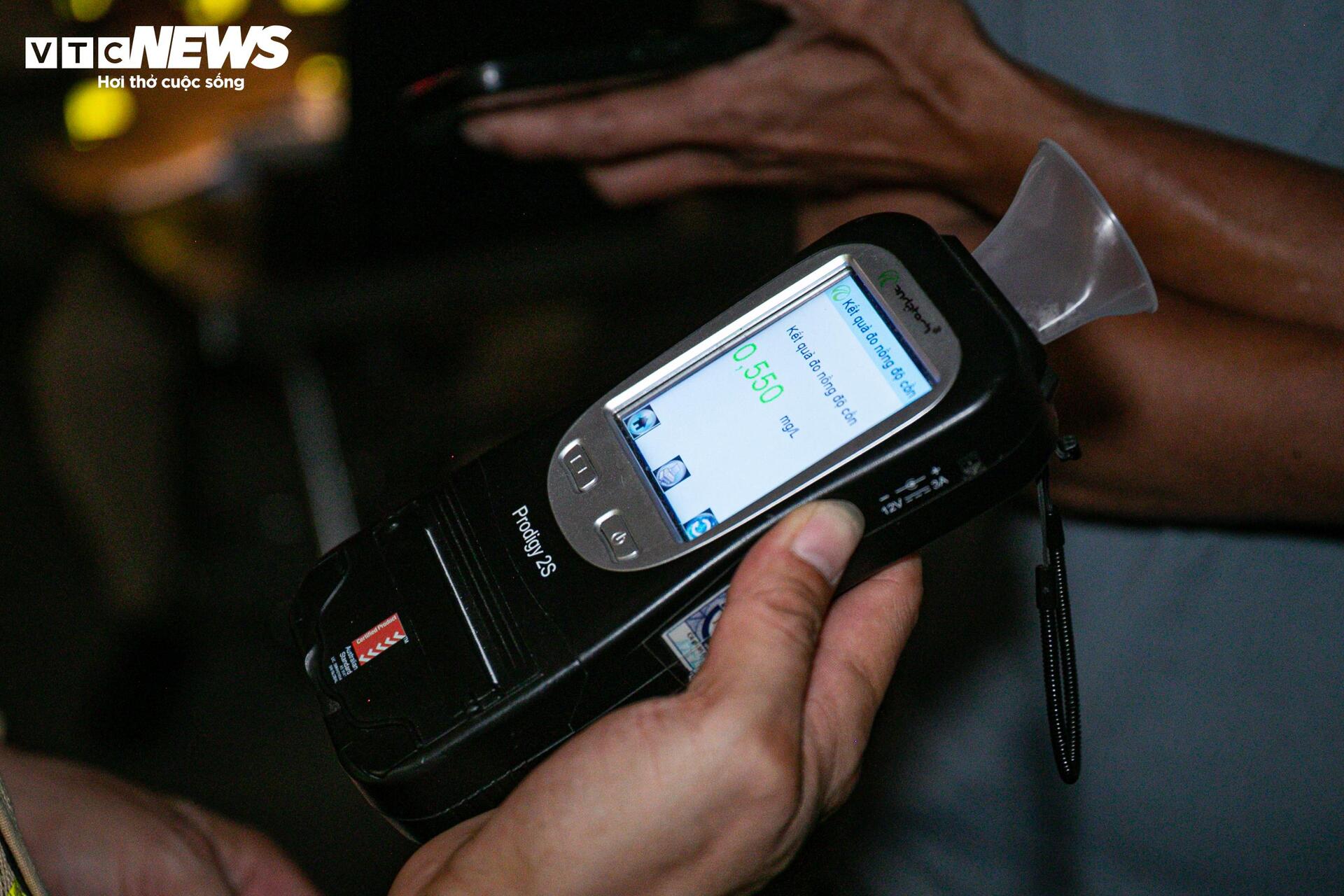 Tài xế vi phạm nồng độ cồn giả vờ mất trí, liên tục nói 'tôi không nhớ gì cả'- Ảnh 9.