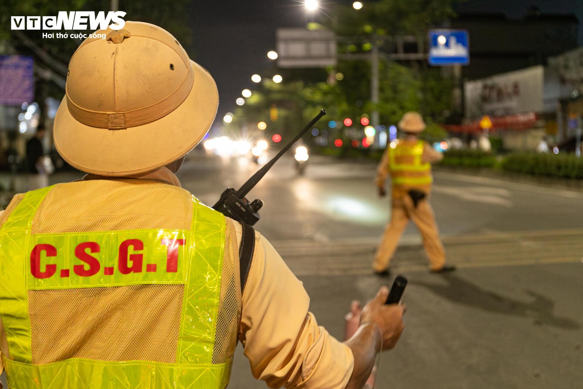 Tài xế vi phạm nồng độ cồn giả vờ mất trí, liên tục nói 'tôi không nhớ gì cả'- Ảnh 16.