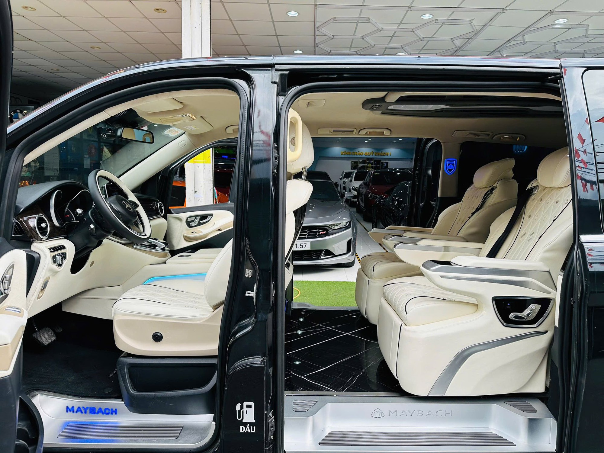 Giá chưa đến 1 tỷ đồng, chiếc Mercedes-Benz này rộng rãi như Carnival, có treo thích ứng nhưng chạy 'không tốn một giọt xăng'- Ảnh 5. Giá chưa đến 1 tỷ đồng, chiếc Mercedes-Benz này rộng rãi như Carnival, có treo thích ứng nhưng chạy 'không tốn một giọt xăng'- Ảnh 5.