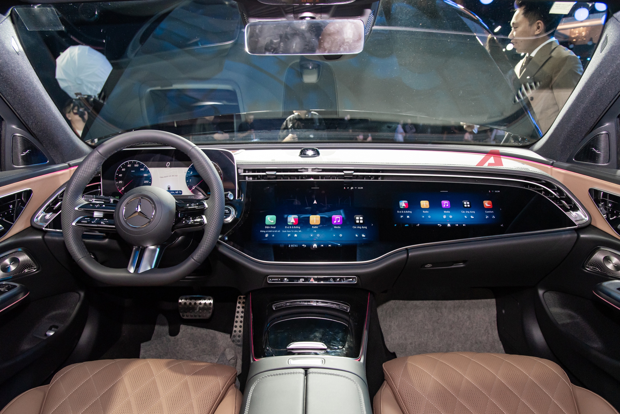 Video này không chỉ có E-Class 2025, tiết lộ của chuyên gia sản phẩm Mercedes-Benz Việt Nam gây bất ngờ- Ảnh 9.