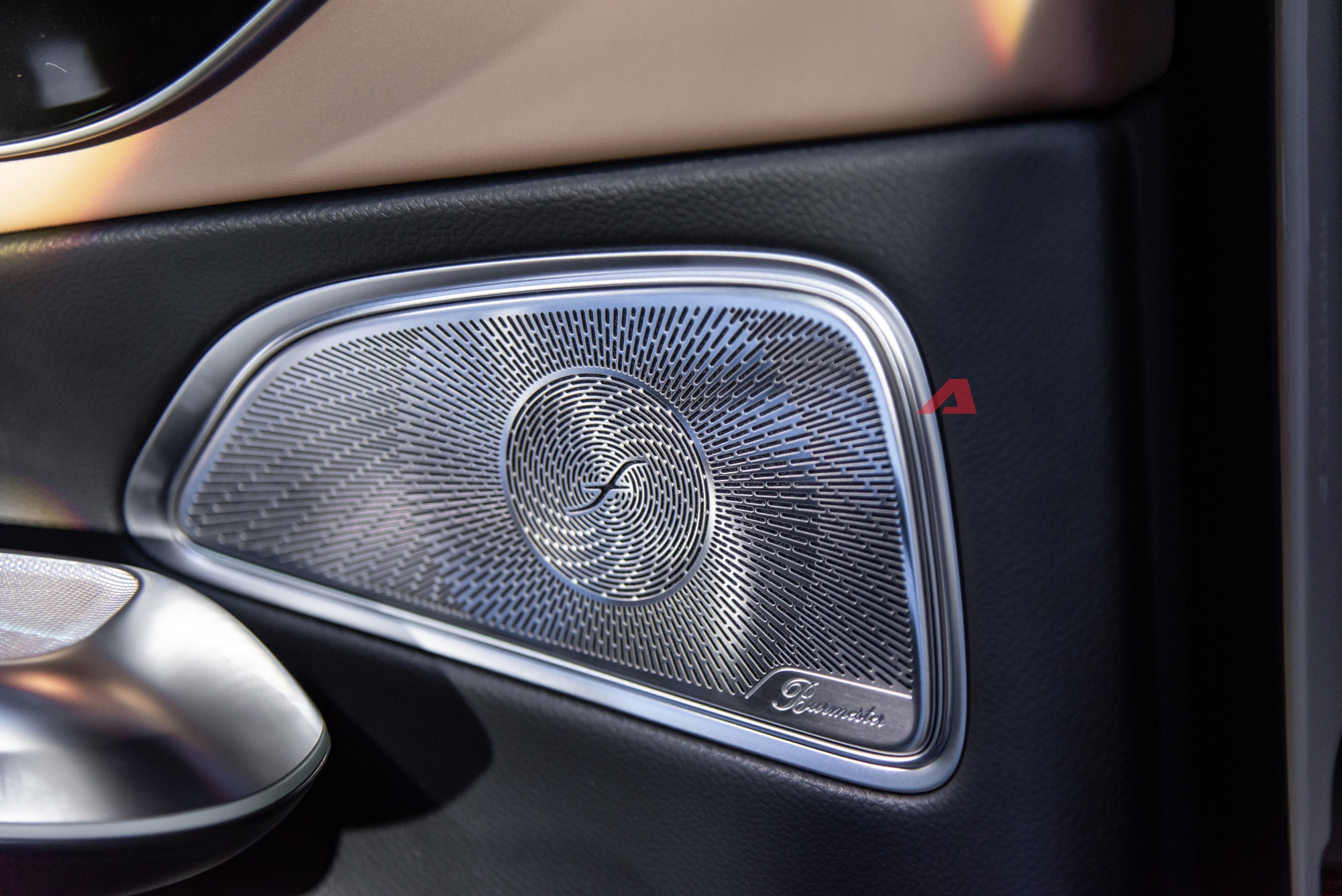 Video này không chỉ có E-Class 2025, tiết lộ của chuyên gia sản phẩm Mercedes-Benz Việt Nam gây bất ngờ- Ảnh 17.