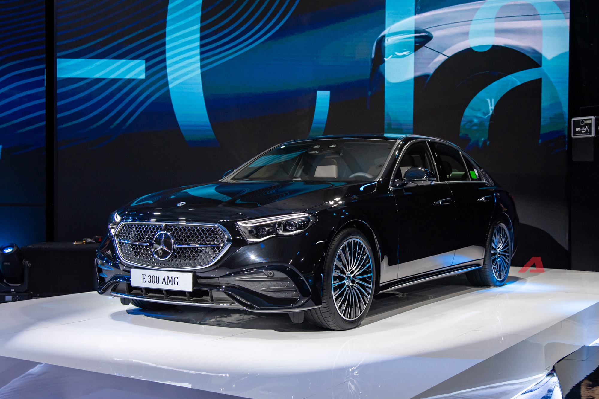 Video này không chỉ có E-Class 2025, tiết lộ của chuyên gia sản phẩm Mercedes-Benz Việt Nam gây bất ngờ- Ảnh 2.