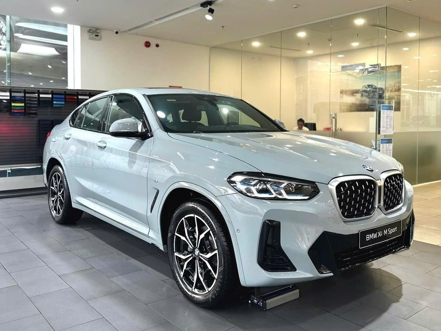 Bộ đôi BMW X4 và 5 Series giảm giá đến 480 triệu đồng tại đại lý, tiền dư ra đủ mua thêm Hyundai Grand i10 bản cao nhất- Ảnh 2.