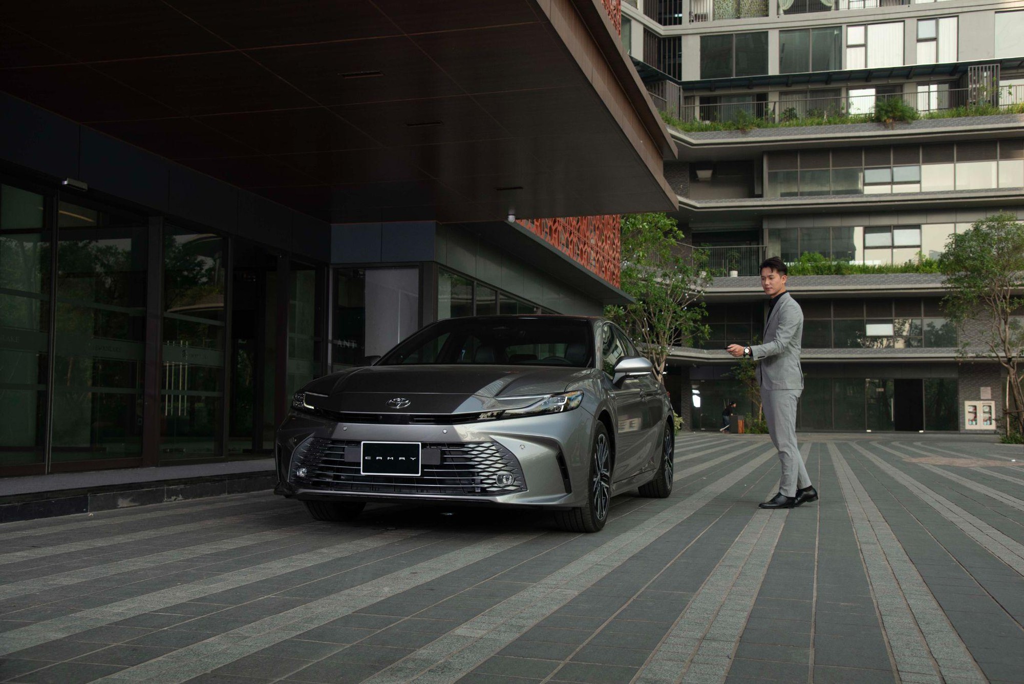 Toyota dùng ưu đãi khủng, thúc đẩy thị trường xe Hybrid dịp cuối năm- Ảnh 2.