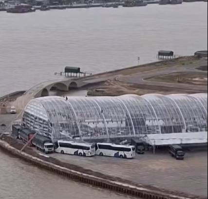 Mưa gió dữ dội làm rách rạp cưới chục tỷ của Viết Vương - Đỗ Hà, dàn xe tải được điều động gấp- Ảnh 4.