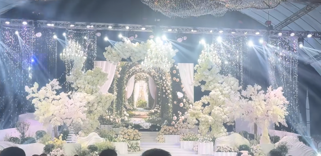 Mưa gió dữ dội làm rách rạp cưới chục tỷ của Viết Vương - Đỗ Hà, dàn xe tải được điều động gấp- Ảnh 7.