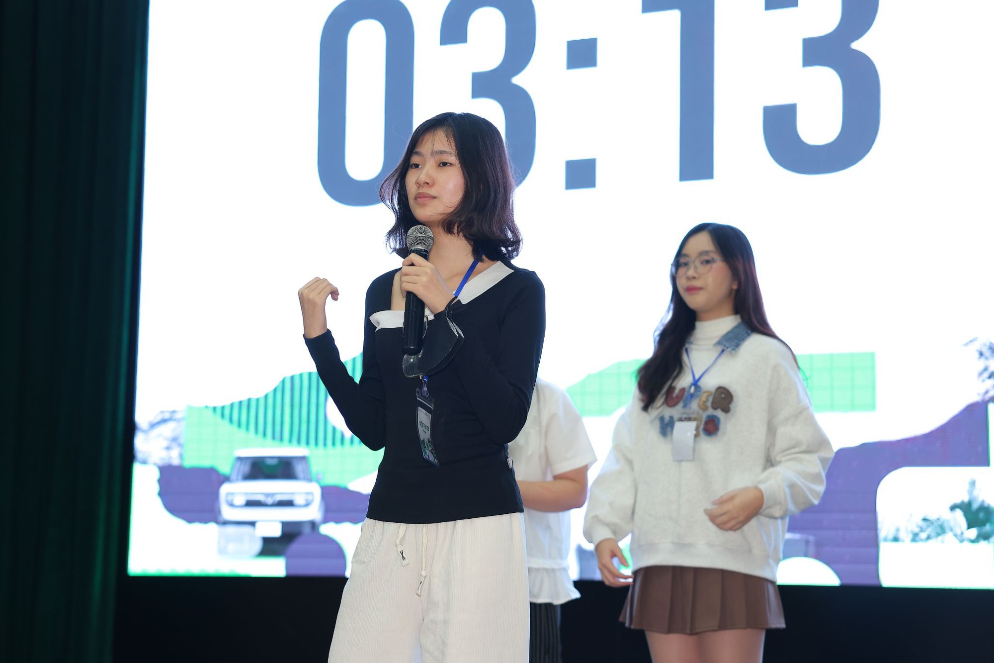 Cuộc thi hùng biện Green Voices có thí sinh đầu tiên vào chung kết: Chiến thắng nhờ thông điệp ‘sạc lại tư duy hội nhập’- Ảnh 9.