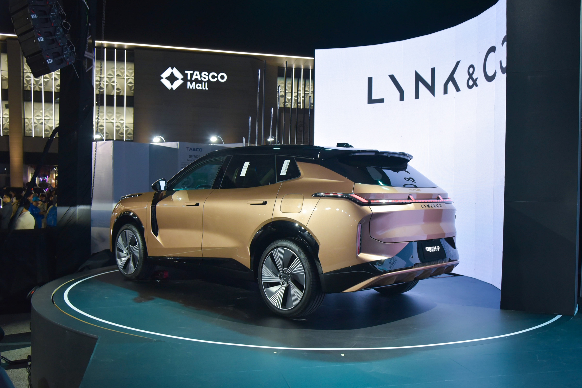 Lynk & Co 08 ra mắt Việt Nam: Giá từ 1,299 tỷ đồng, 5 chỗ nhưng ngang cỡ Santa Fe, PHEV, đầy bình dư sức chạy Hà Nội - Nha Trang- Ảnh 5.