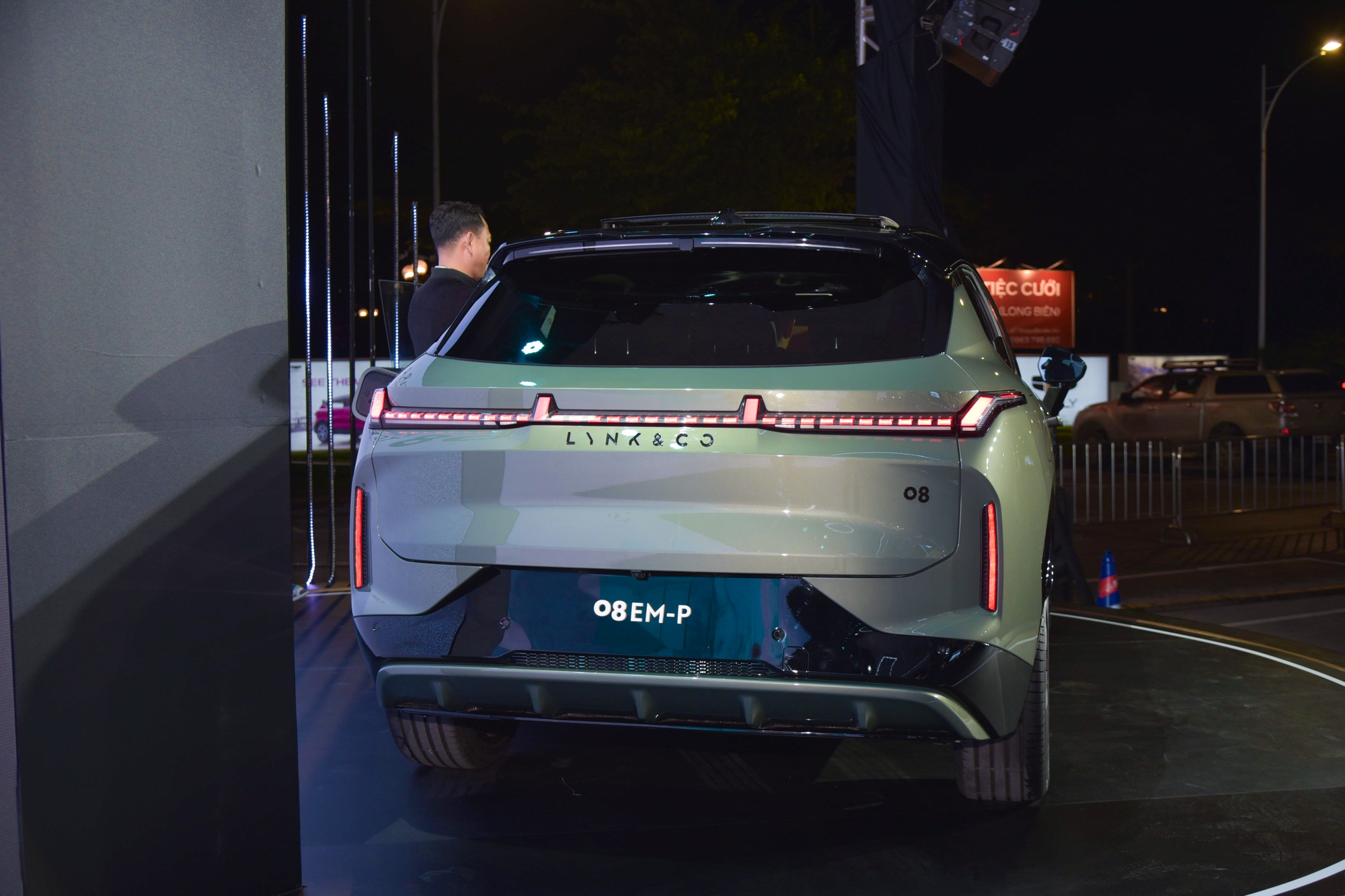 Lynk & Co 08 ra mắt Việt Nam: Giá từ 1,299 tỷ đồng, 5 chỗ nhưng ngang cỡ Santa Fe, PHEV, đầy bình dư sức chạy Hà Nội - Nha Trang- Ảnh 13.