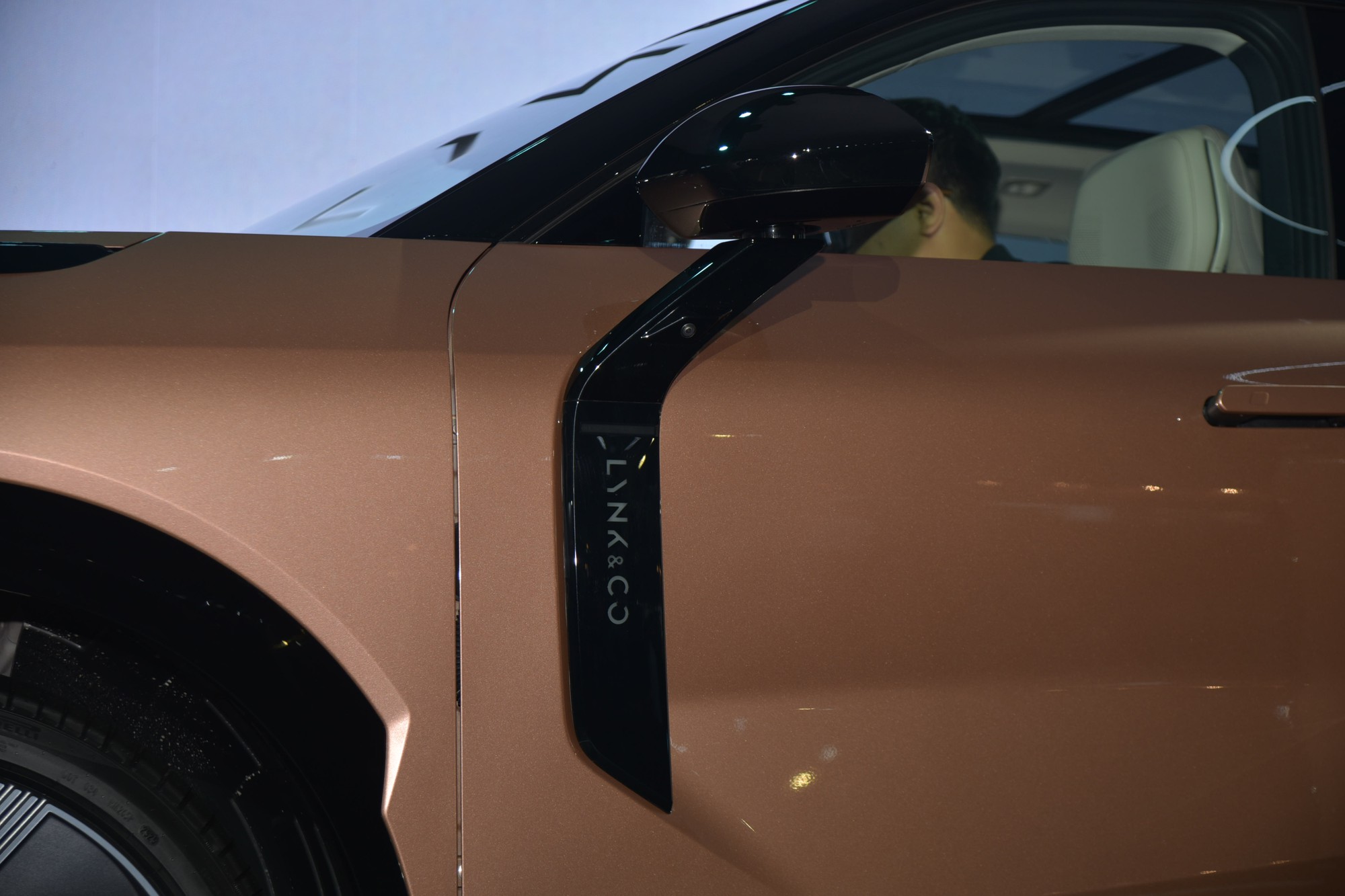 Lynk & Co 08 ra mắt Việt Nam: Giá từ 1,299 tỷ đồng, 5 chỗ nhưng ngang cỡ Santa Fe, PHEV, đầy bình dư sức chạy Hà Nội - Nha Trang- Ảnh 11.