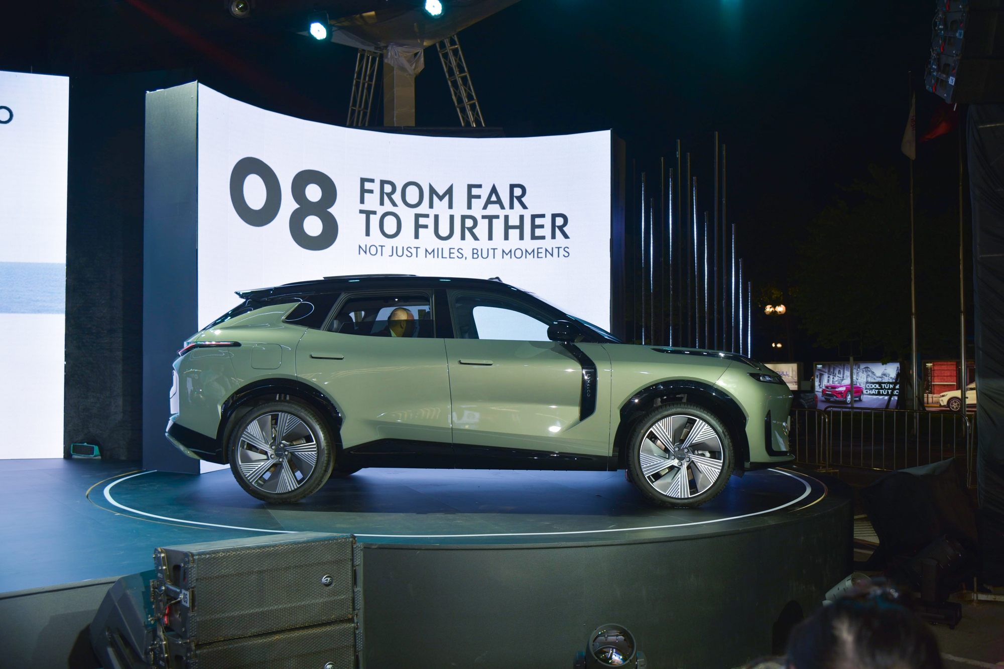 Lynk & Co 08 ra mắt Việt Nam: Giá từ 1,299 tỷ đồng, 5 chỗ nhưng ngang cỡ Santa Fe, PHEV, đầy bình dư sức chạy Hà Nội - Nha Trang- Ảnh 4.