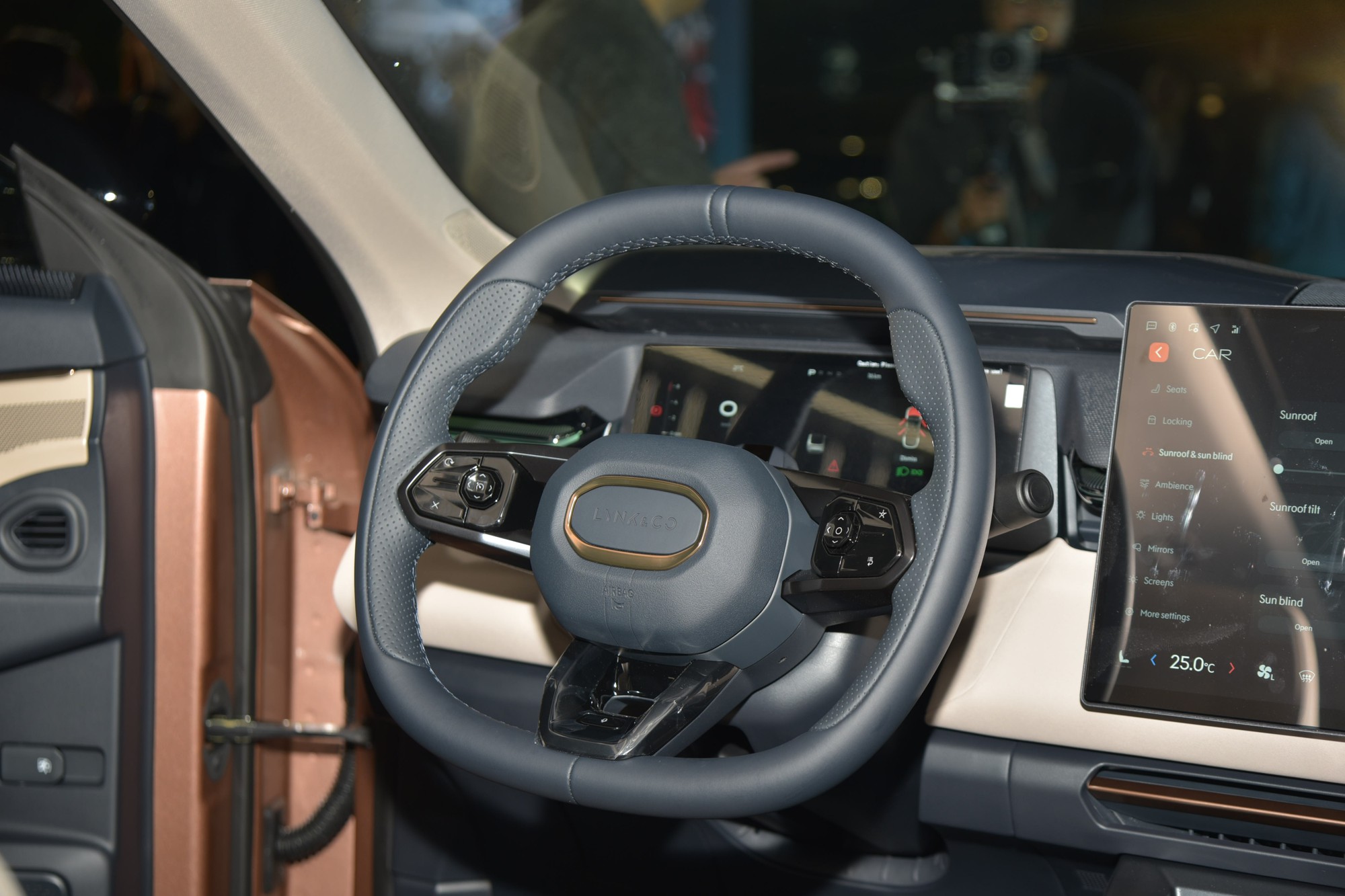 Lynk & Co 08 ra mắt Việt Nam: Giá từ 1,299 tỷ đồng, 5 chỗ nhưng ngang cỡ Santa Fe, PHEV, đầy bình dư sức chạy Hà Nội - Nha Trang- Ảnh 7.