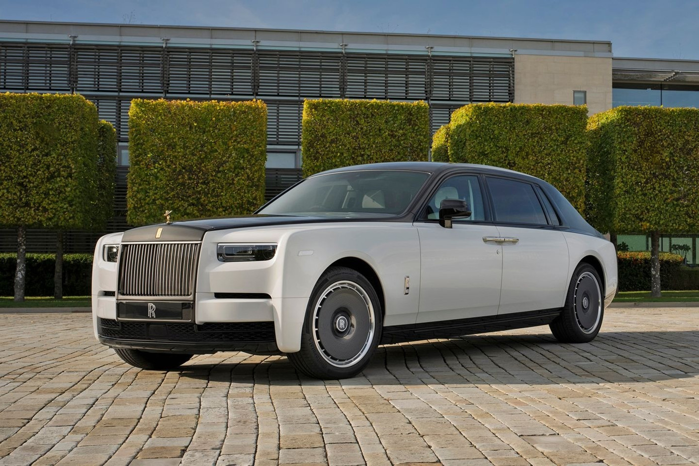Chiêm ngưỡng Rolls-Royce Phantom bản dát vàng kỷ niệm 100 năm- Ảnh 2.