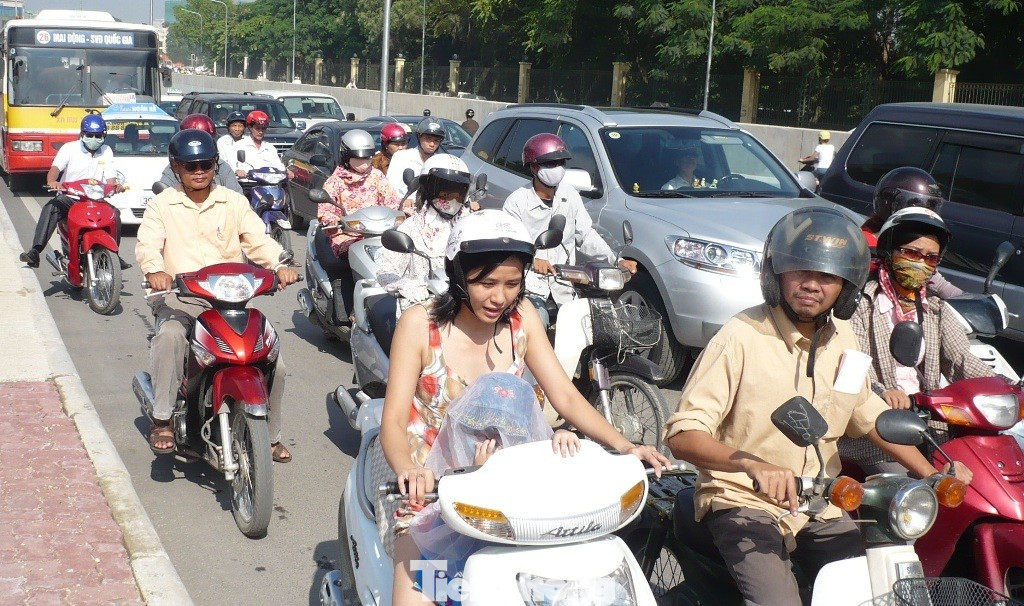 Chuyên gia: Đề xuất bố trí lệch giờ học, giờ làm giúp giảm ùn tắc giao thông ngay- Ảnh 1.