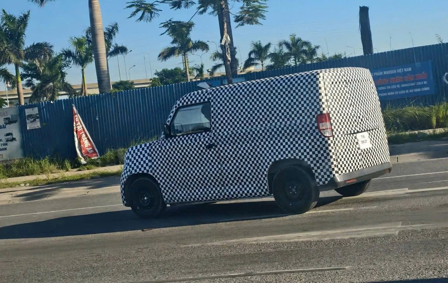 VinFast EC Van lần đầu lộ diện không che: Một số chi tiết khác biệt ảnh ra mắt, dễ giao ngay tháng sau- Ảnh 12.