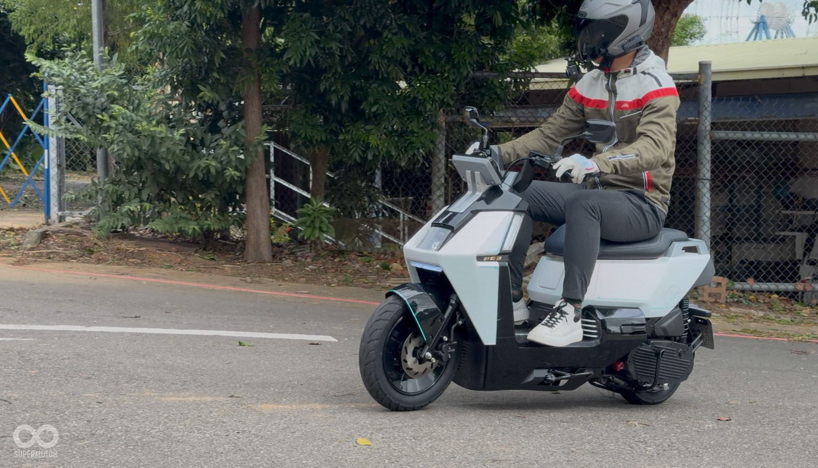 Đây là chiếc xe điện không bao giờ phải lo hết pin: SYM PE3- Ảnh 8.