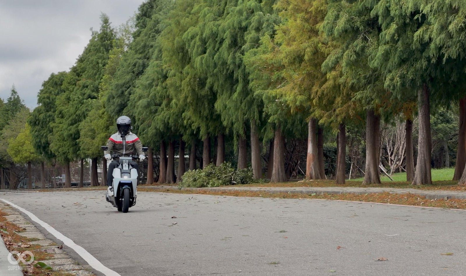 Đây là chiếc xe điện không bao giờ phải lo hết pin: SYM PE3- Ảnh 7.