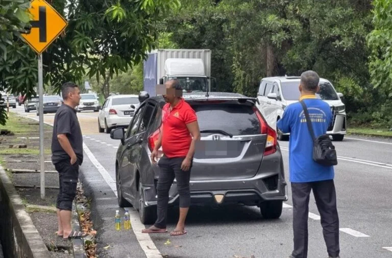 Mẹ ra ngoài hỏi đường, gã đàn ông lạ mặt nhân cơ hội cướp ô tô, bắt cóc luôn cả con gái ngồi bên trong- Ảnh 2.