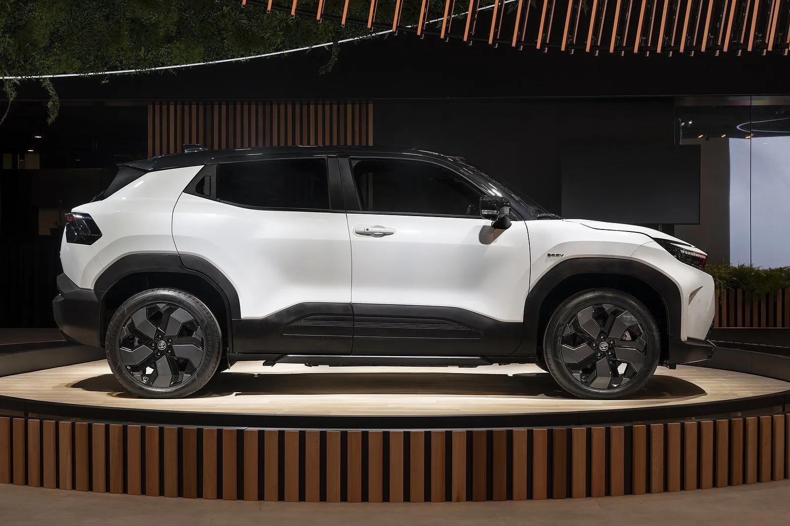 Hai mẫu SUV Toyota chạy điện này ‘rộng cửa’ về Việt Nam: Tháng sau mở bán tại ĐNÁ, dễ lắp ráp để có giá cạnh tranh- Ảnh 7.