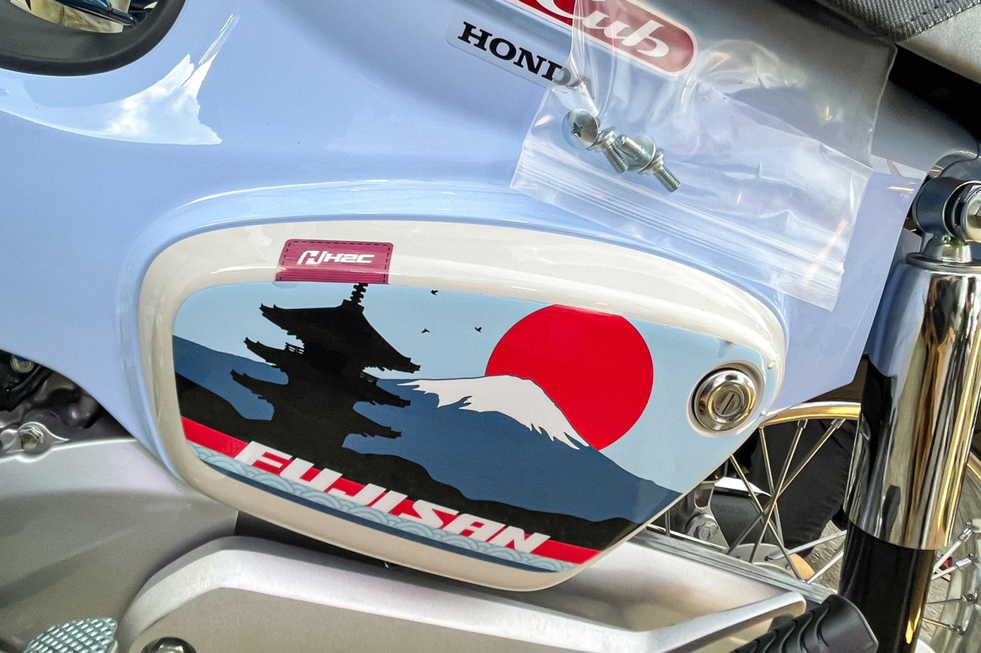 Cận cảnh Honda Super Cub phiên bản giới hạn 500 chiếc vừa trình làng- Ảnh 3.