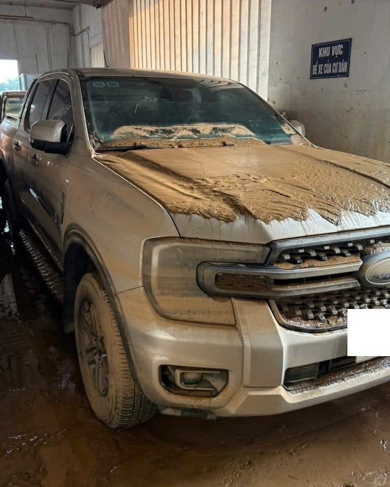 “Lặng người” trước chi phí sửa xe ngập nước hàng trăm triệu đồng bằng giá mua xe mới- Ảnh 1. “Lặng người” trước chi phí sửa xe ngập nước hàng trăm triệu đồng bằng giá mua xe mới- Ảnh 1.