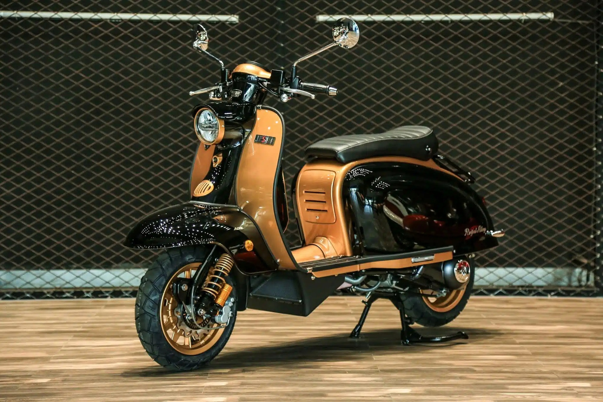 Mẫu xe tay ga Royal Alloy JPS 350: Cổ điển đến từng tấm thép, hiện đại đến từng chi tiết!- Ảnh 7.