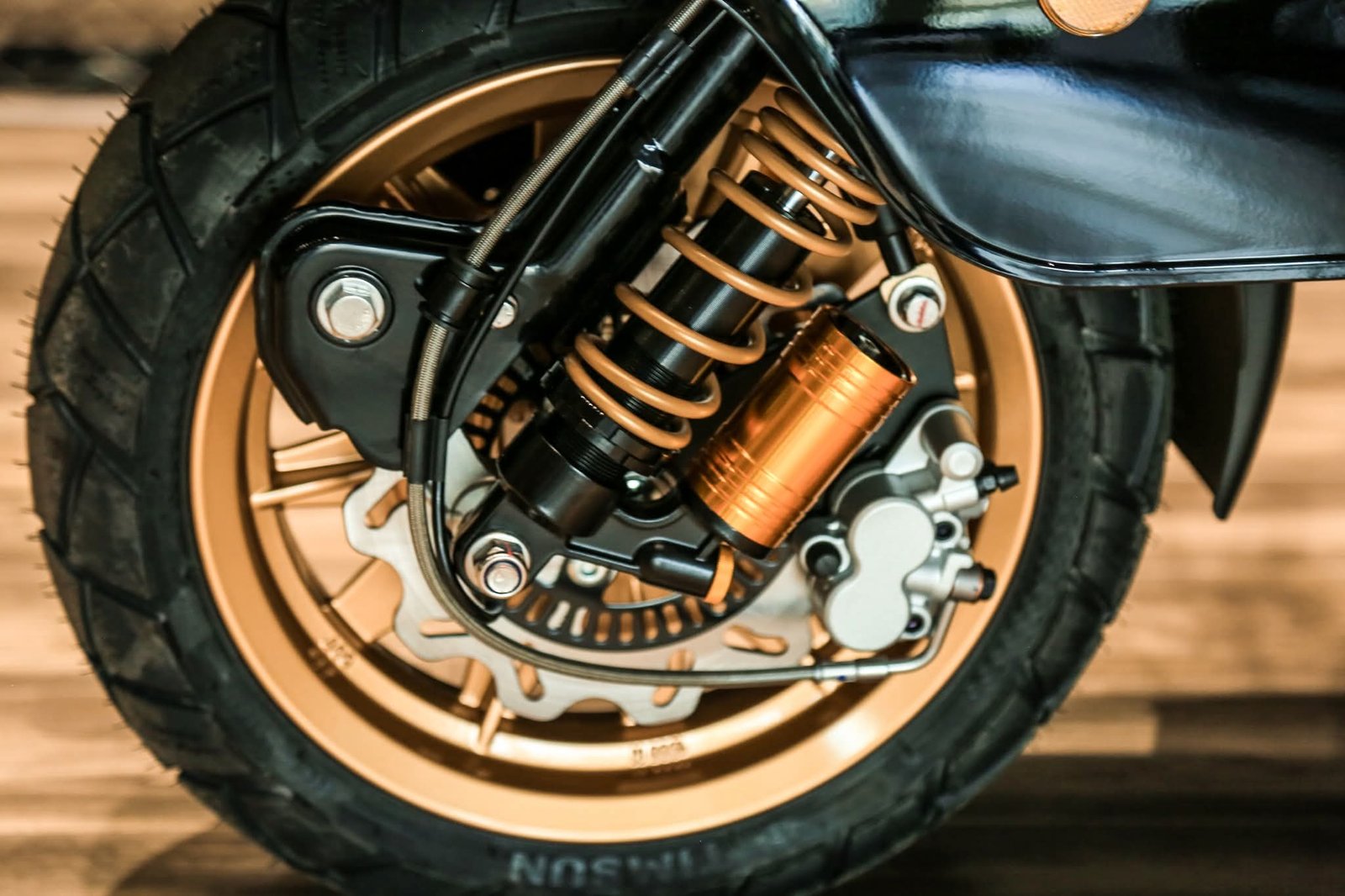 Mẫu xe tay ga Royal Alloy JPS 350: Cổ điển đến từng tấm thép, hiện đại đến từng chi tiết!- Ảnh 9.