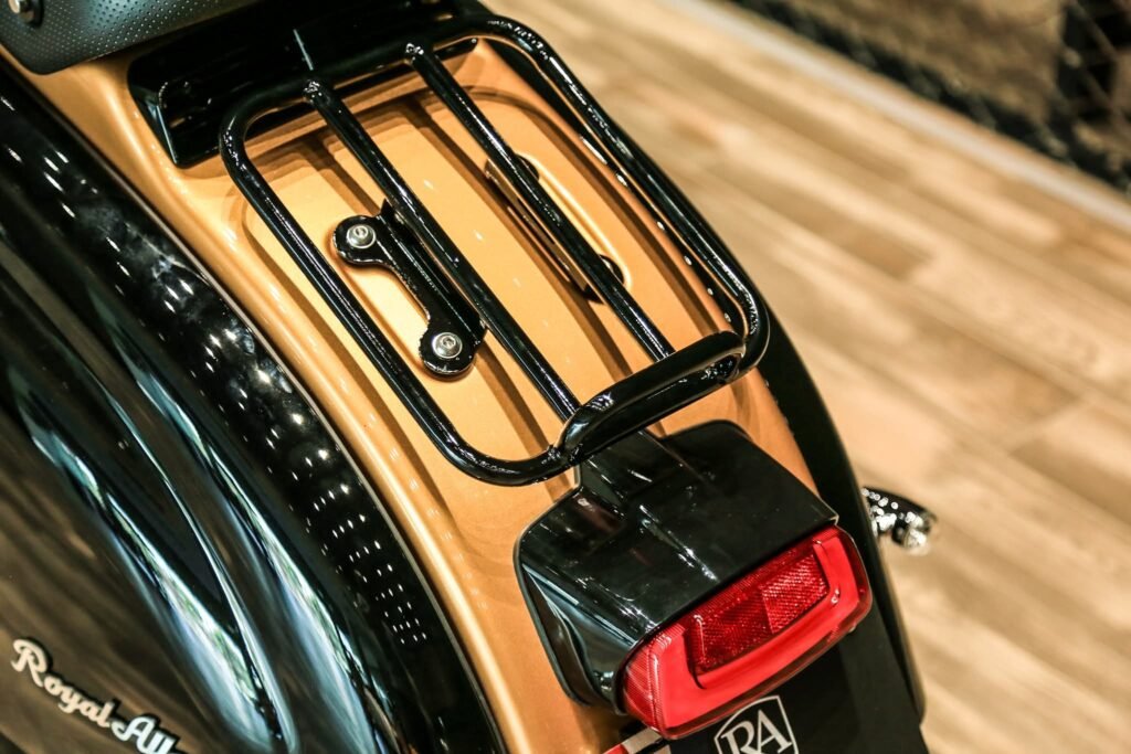 Mẫu xe tay ga Royal Alloy JPS 350: Cổ điển đến từng tấm thép, hiện đại đến từng chi tiết!- Ảnh 10.