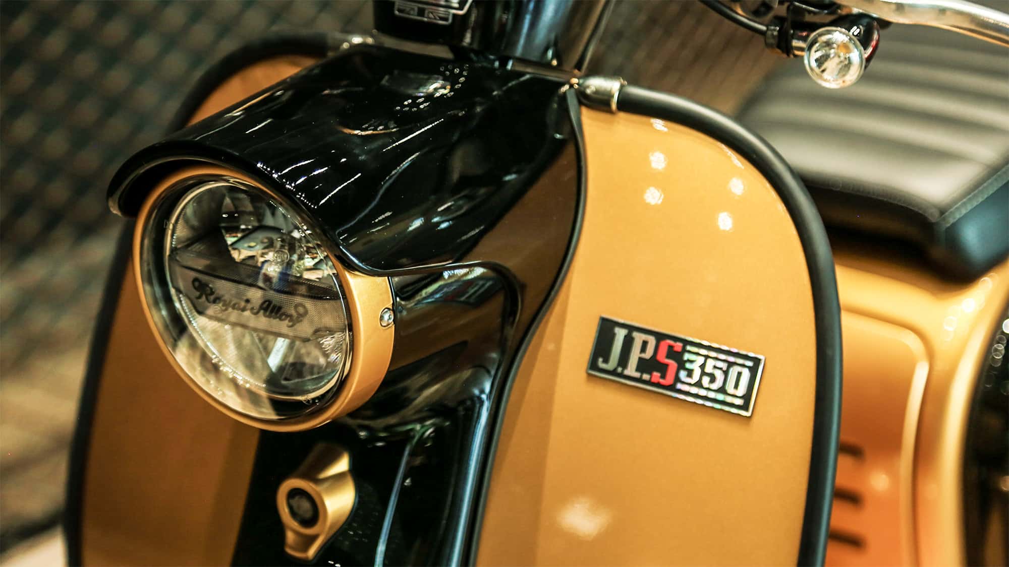 Mẫu xe tay ga Royal Alloy JPS 350: Cổ điển đến từng tấm thép, hiện đại đến từng chi tiết!- Ảnh 6.