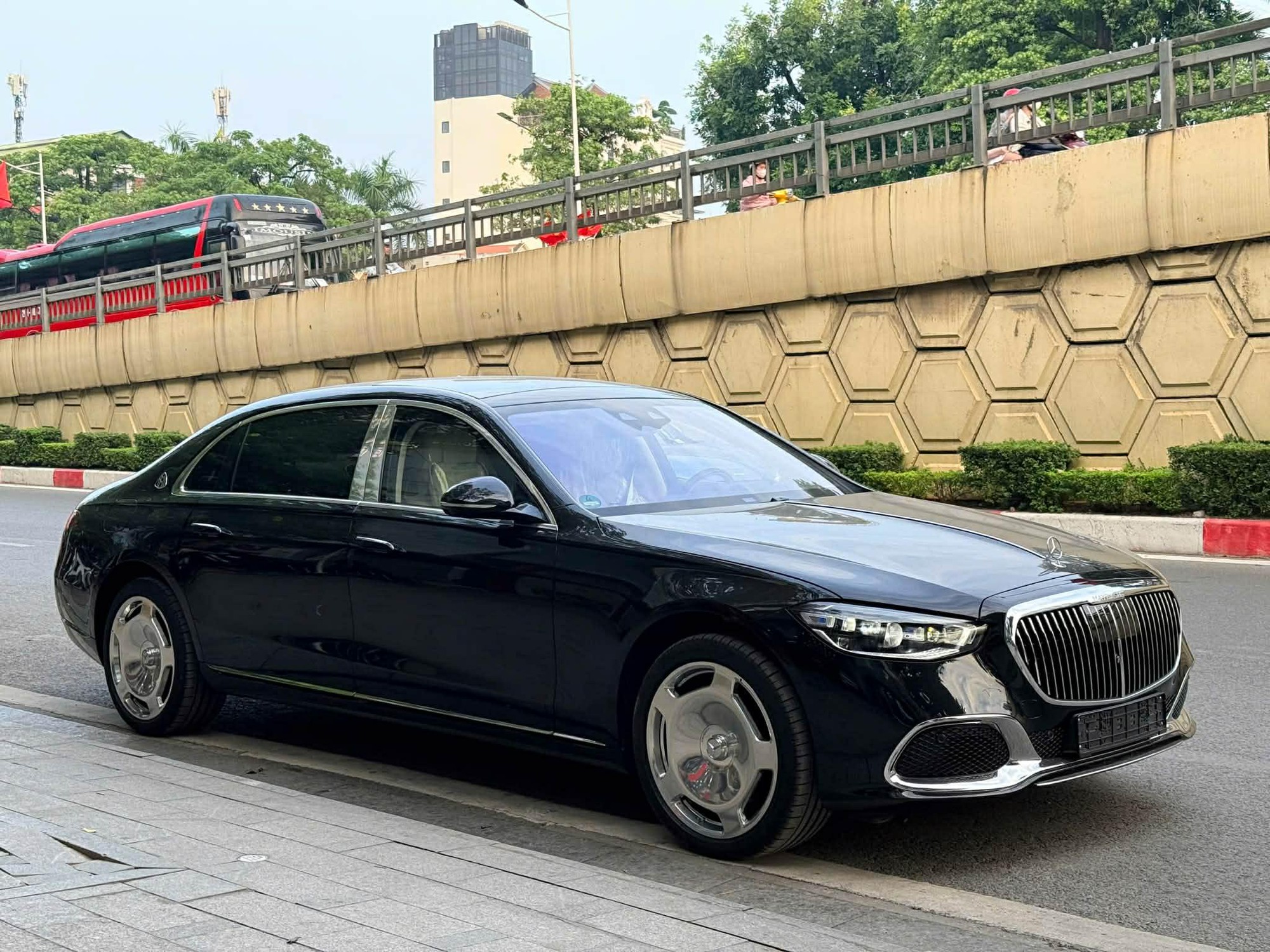 Mercedes-Maybach S 580 rao bán 11 tỷ đồng: Rẻ hơn lúc mới về 6 tỷ đồng, sản xuất năm 2022 nhưng chưa qua sử dụng- Ảnh 2. Mercedes-Maybach S 580 rao bán 11 tỷ đồng: Rẻ hơn lúc mới về 6 tỷ đồng, sản xuất năm 2022 nhưng chưa qua sử dụng- Ảnh 2.